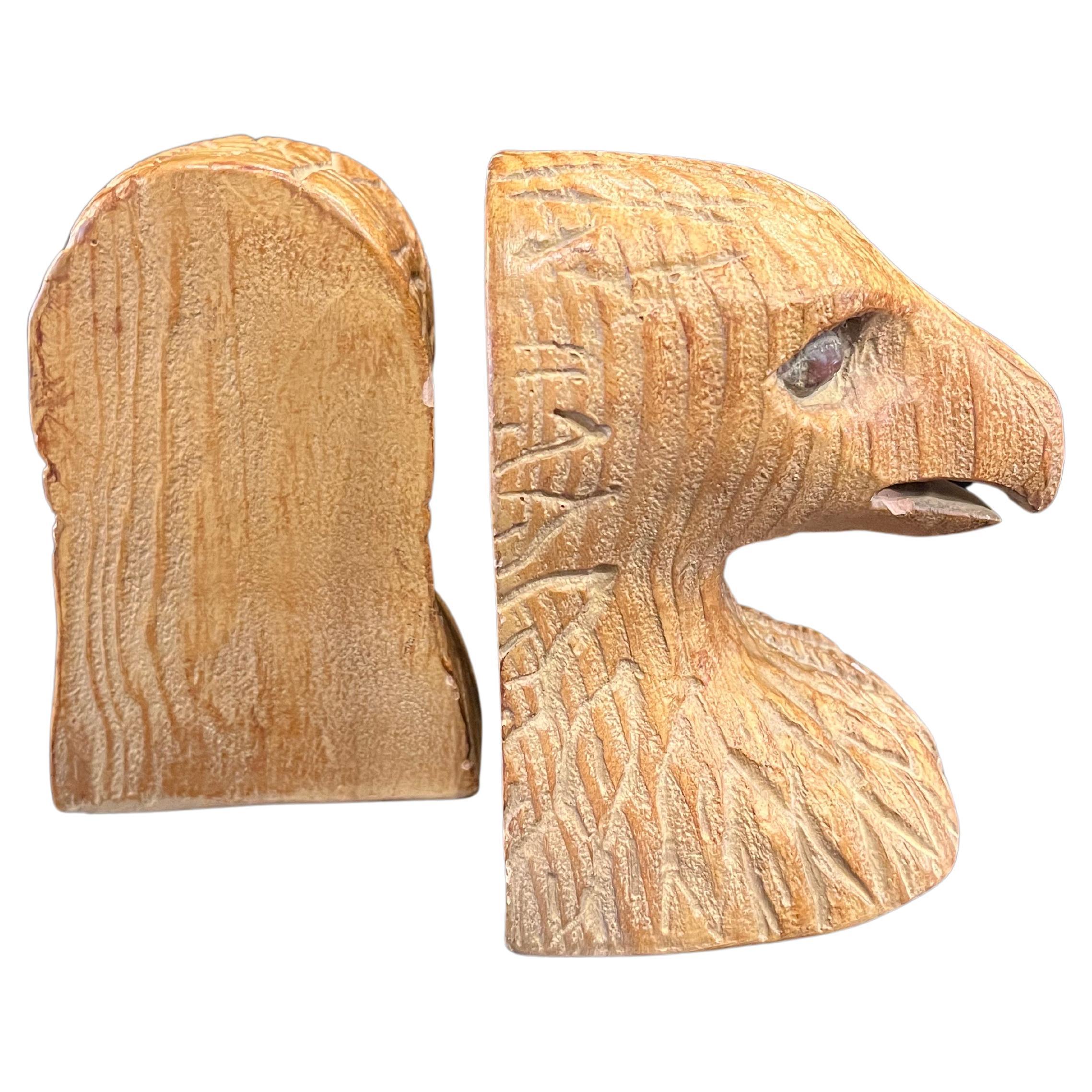 American Eagle Keramik Buchstützen Faux Holz Finish (Moderne der Mitte des Jahrhunderts) im Angebot