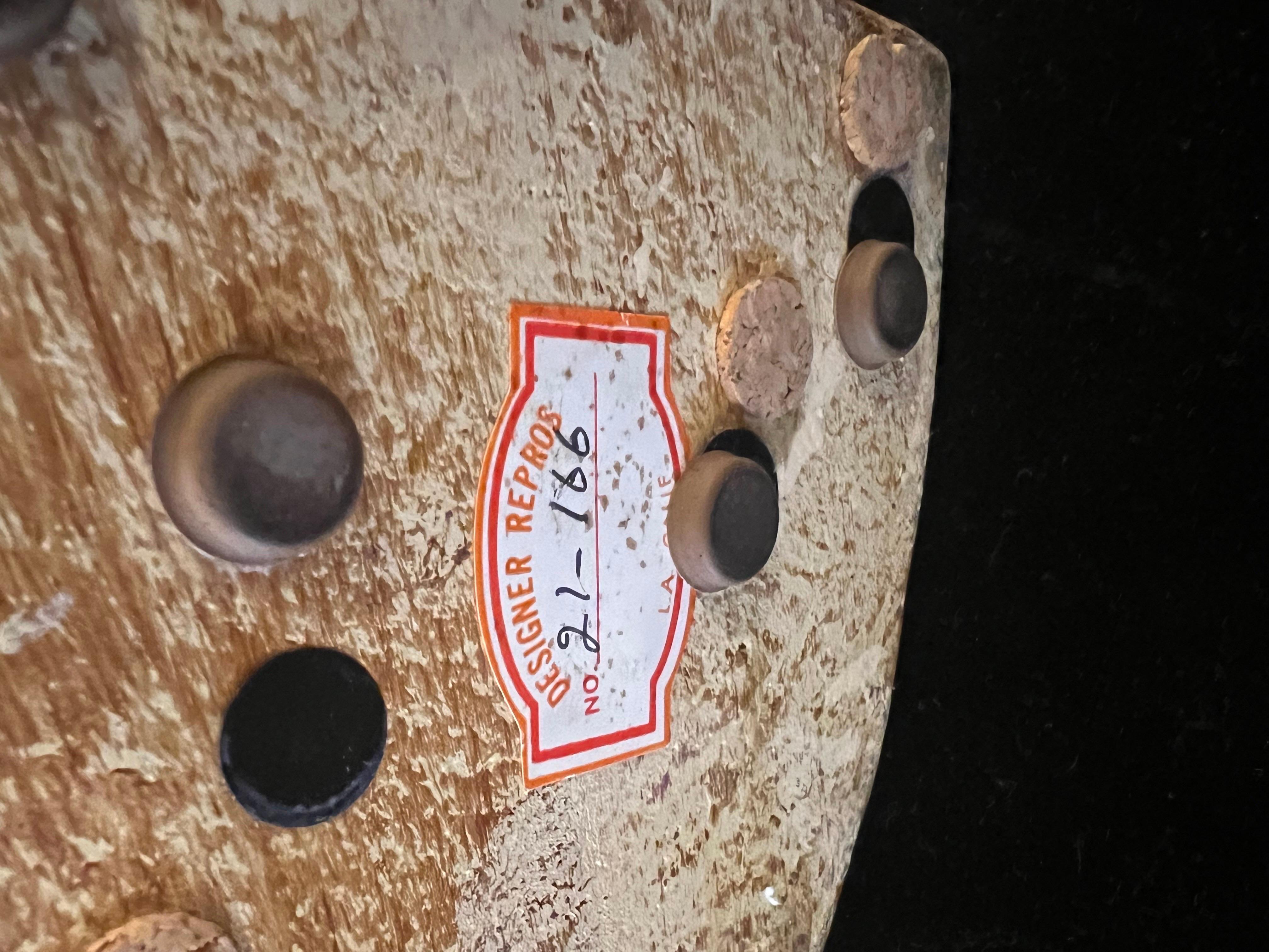 American Eagle Keramik Buchstützen Faux Holz Finish im Zustand „Gut“ im Angebot in San Diego, CA