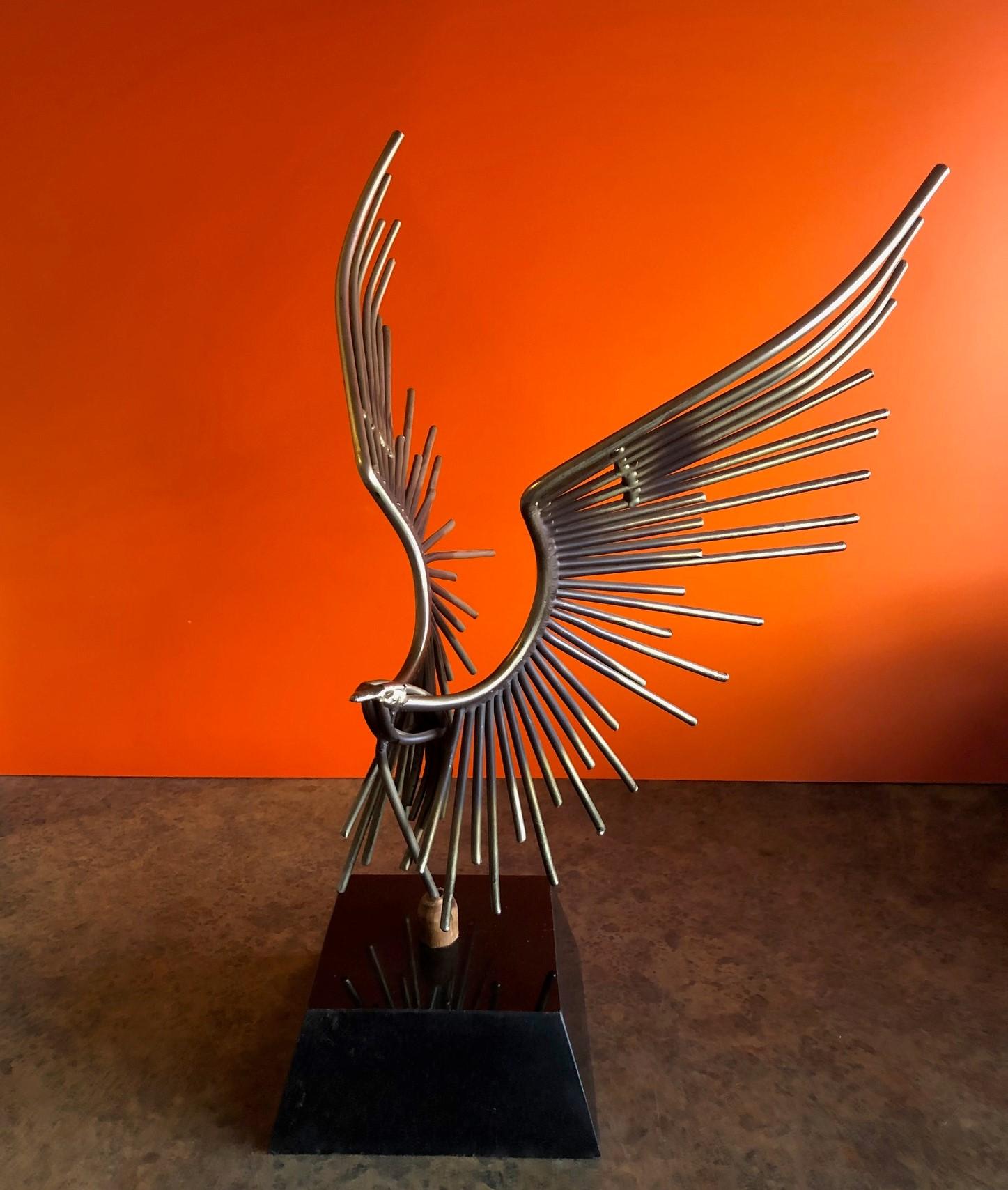 Impressive landing eagle sculpture by Curtis Jere, circa 1970s. The piece is made of welded solid raw steel sitting on a black marble base (7.5