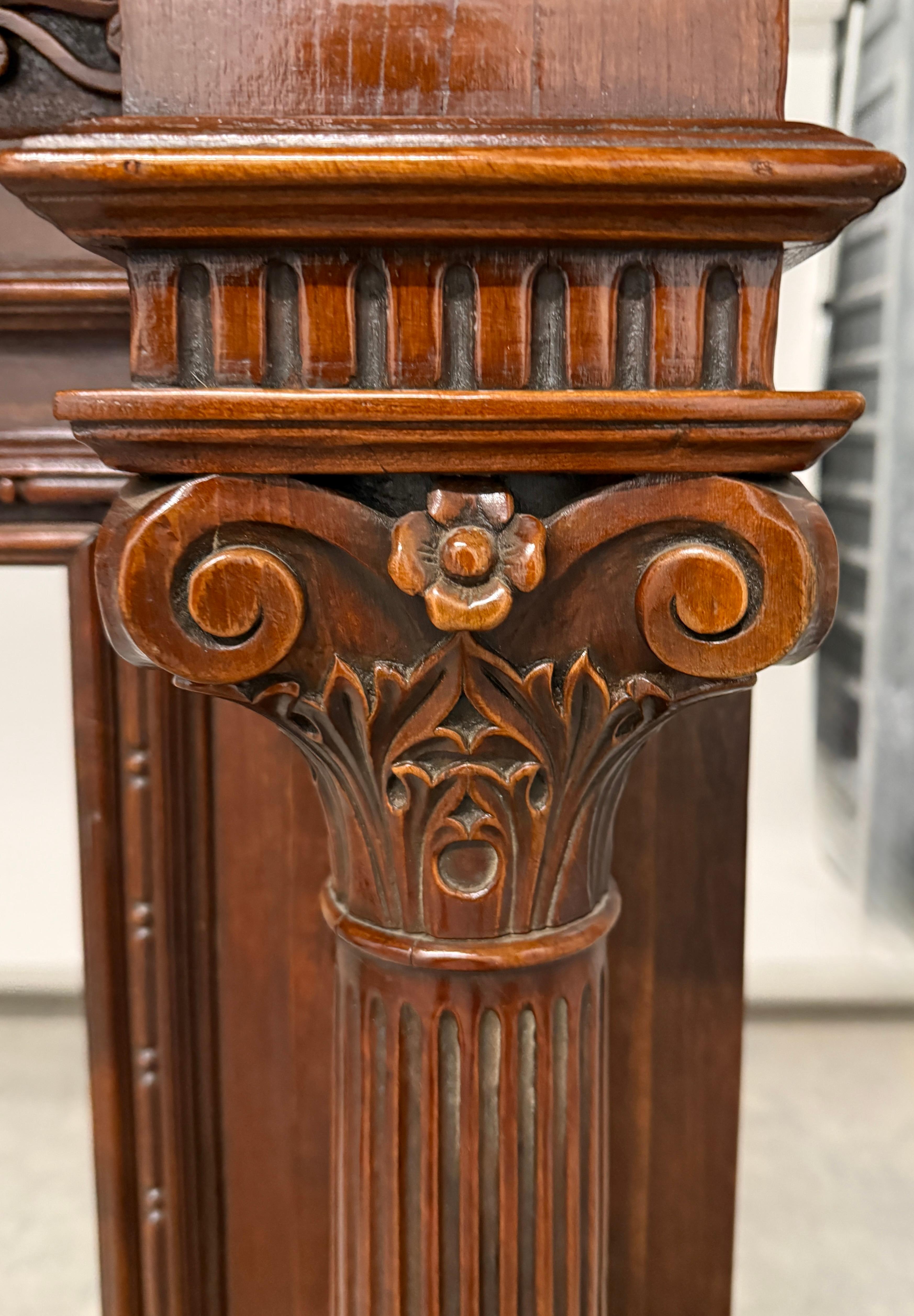 Sculpté à la main Cheminée américaine du début du 19e siècle en vente