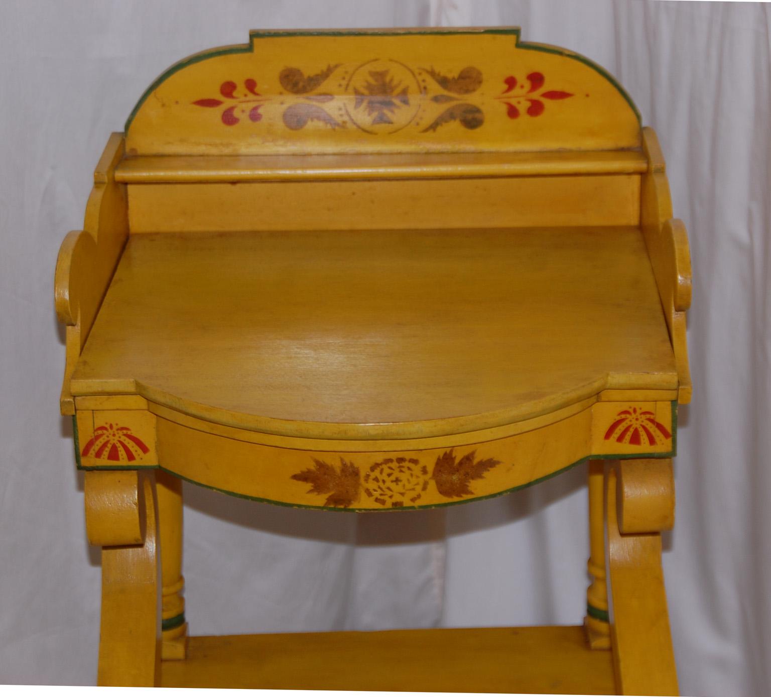 Sheraton American Early 19th Century Painted Washstand with Lower Shelf, Drawer and Cover For Sale