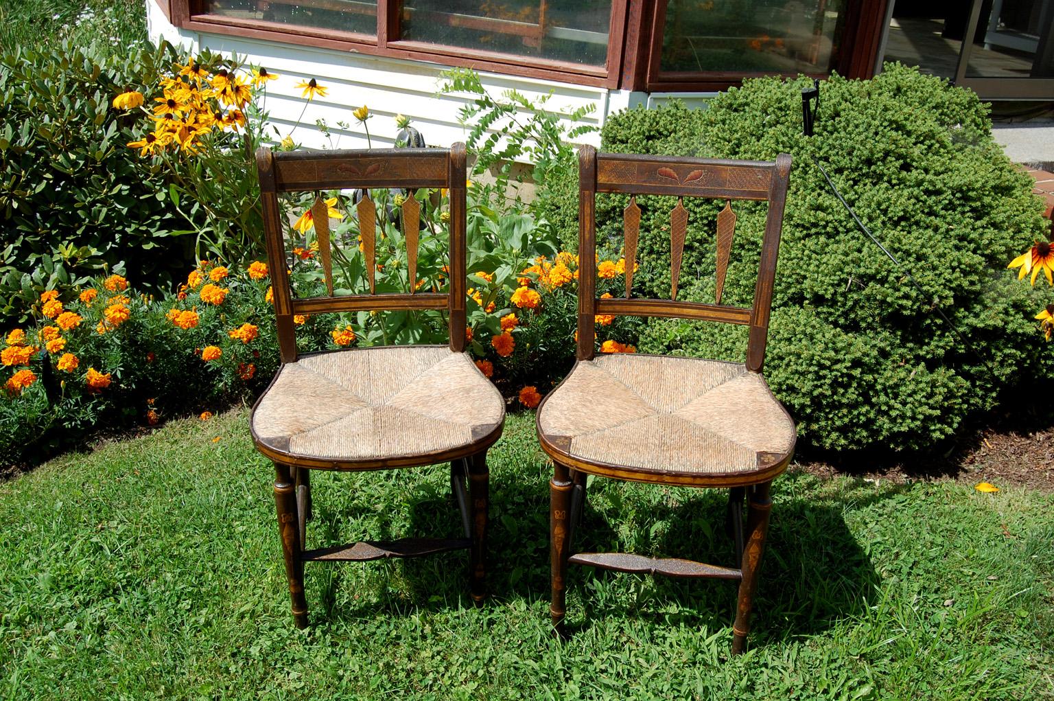 American Early 19th Century Pair of Fancy Sheraton Chairs Original Decoration In Good Condition For Sale In Wells, ME
