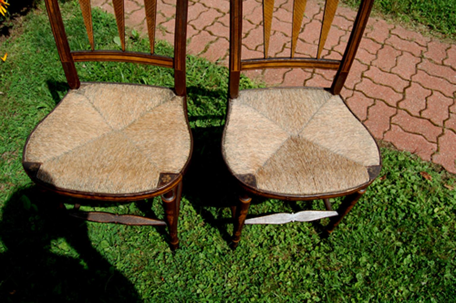American Early 19th Century Pair of Fancy Sheraton Chairs Original Decoration For Sale 4
