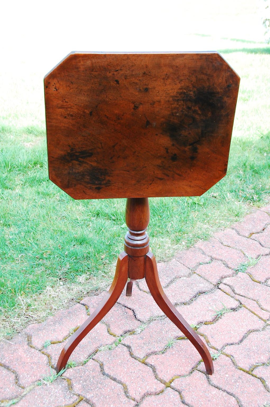 American Early 19th Century Tilt Top Candle Stand in Mahogany with Tripod Base In Good Condition In Wells, ME