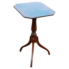 American Early 19th Century Tilt Top Candle Stand in Mahogany with Tripod Base