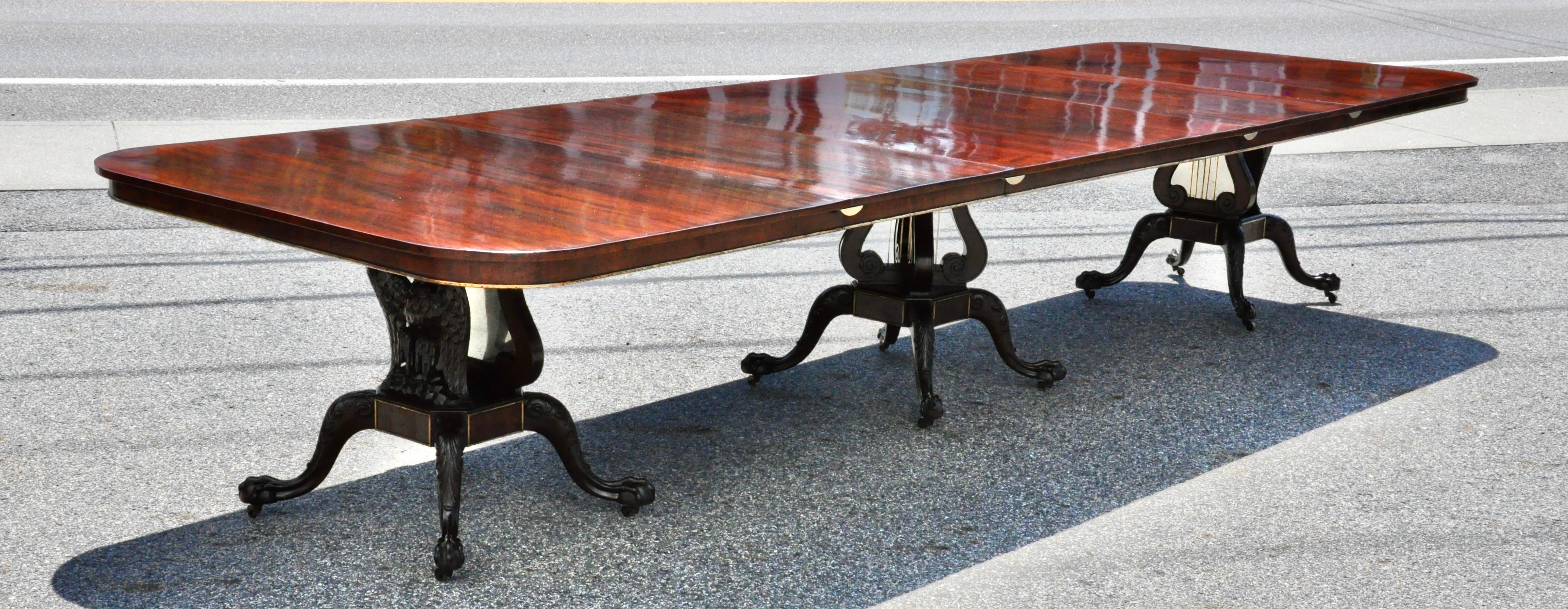 American Early 20th Century Federal Revival Three Pedestal Dining Table In Good Condition In Essex, MA