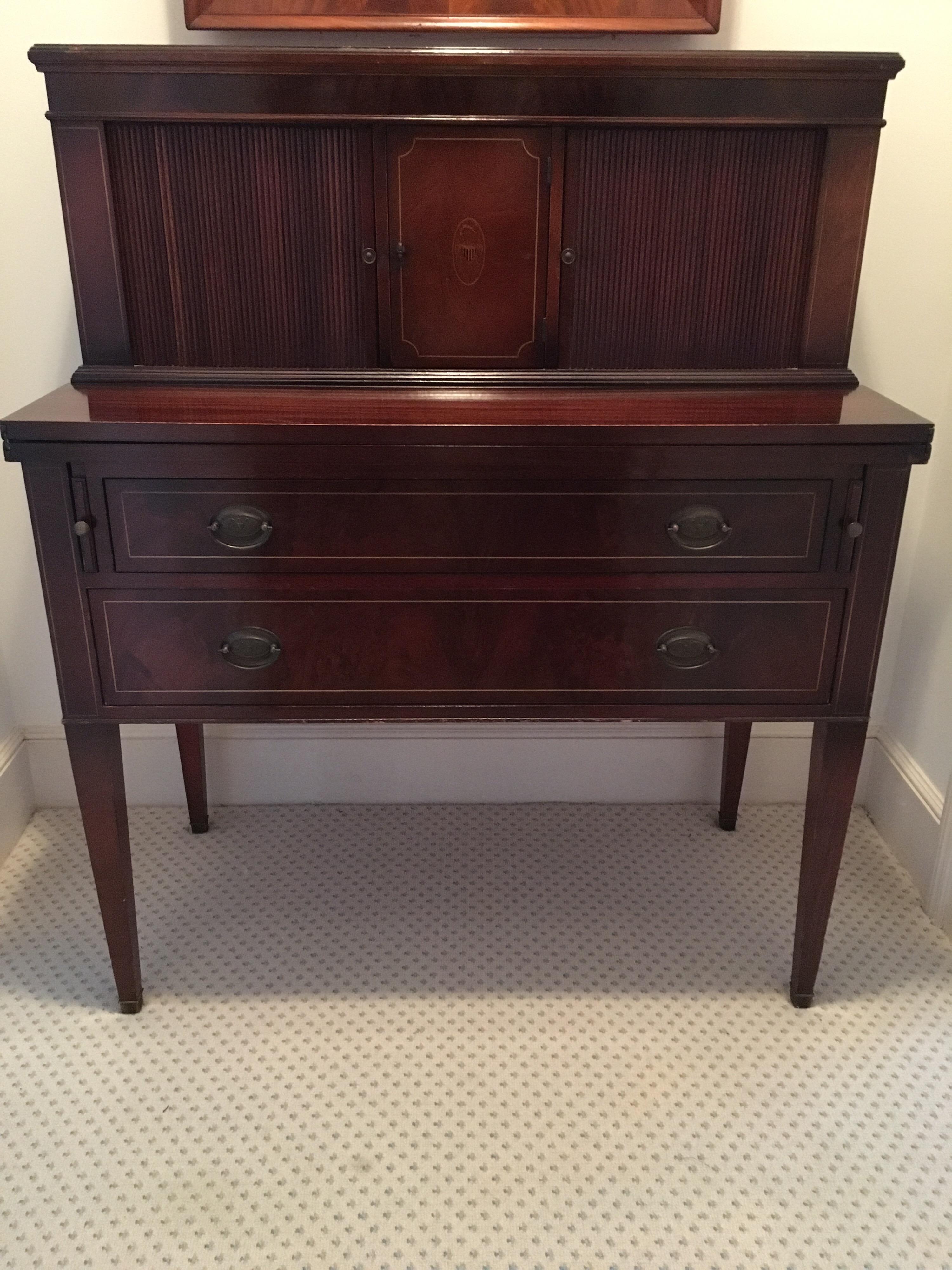 American, Early 20th Century Writing Desk In Good Condition In Southampton, NY