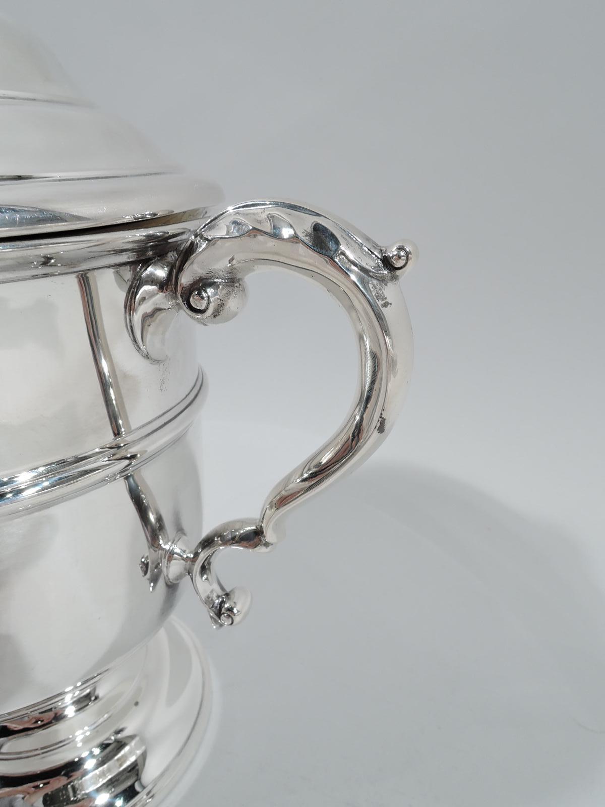 American Edwardian Classical Sterling Silver Covered Trophy Cup In Excellent Condition In New York, NY