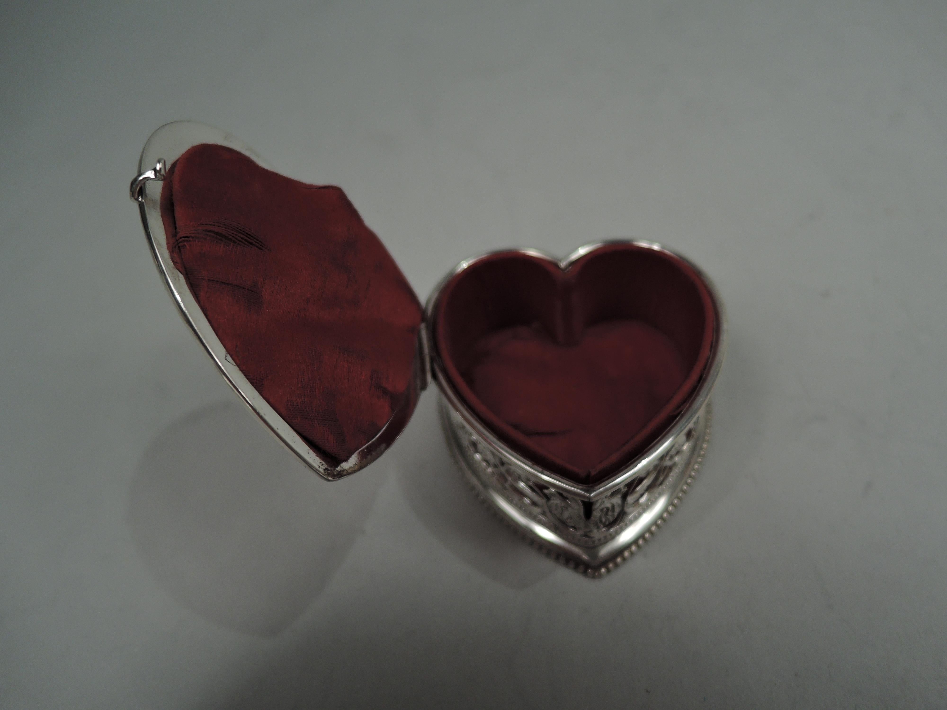 20th Century American Edwardian Classical Sterling Silver Heart-Shaped Jewelry Ring Box For Sale
