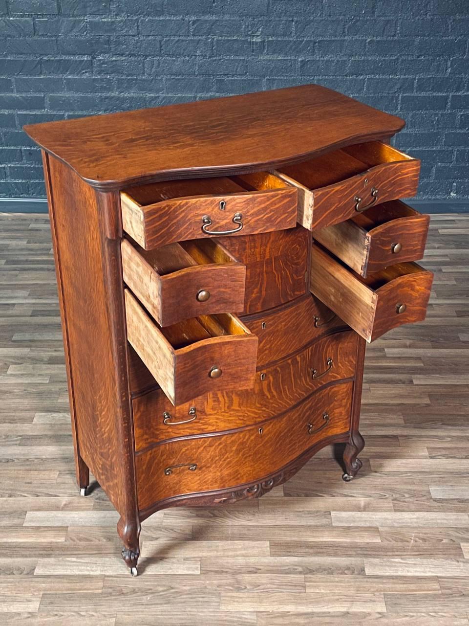 Americano Comò Highboy in Oak Oak Tiger con armadio nascosto in vendita