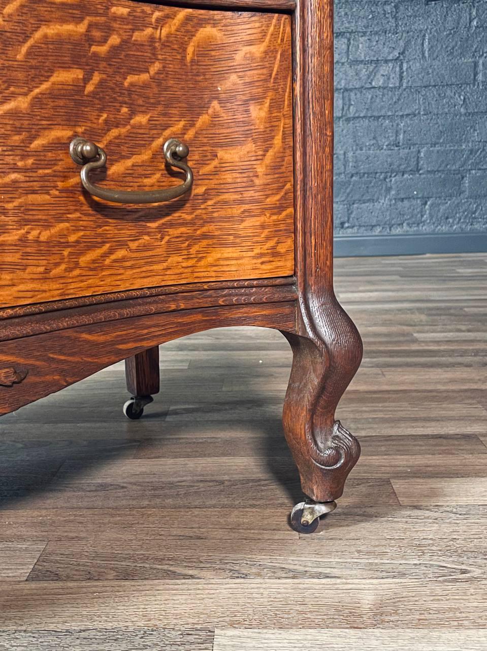 Comò Highboy in Oak Oak Tiger con armadio nascosto in vendita 2