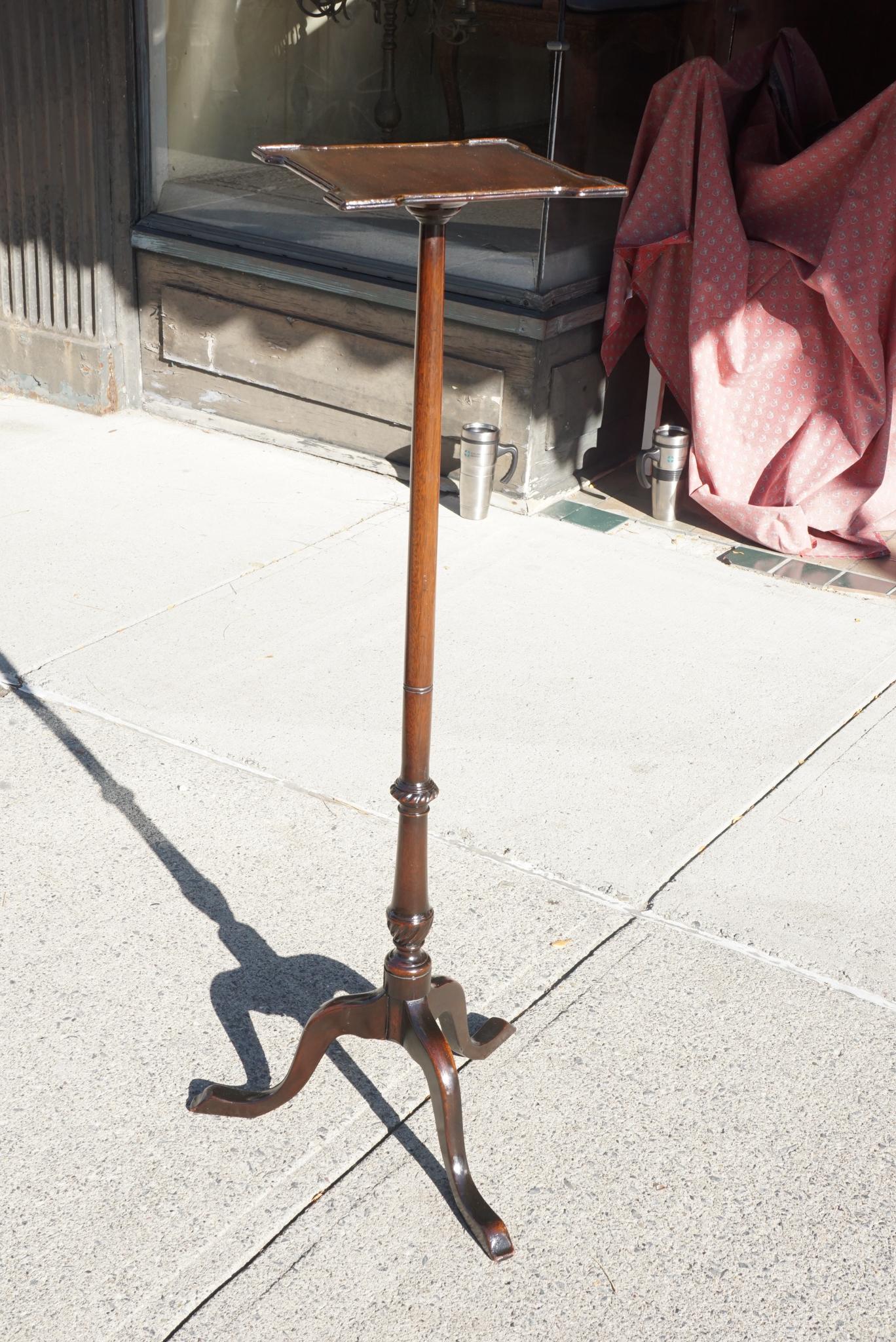 American Edwardian Mahogany Plant Stand in the George III Style by Beacon Hill In Good Condition For Sale In Hudson, NY