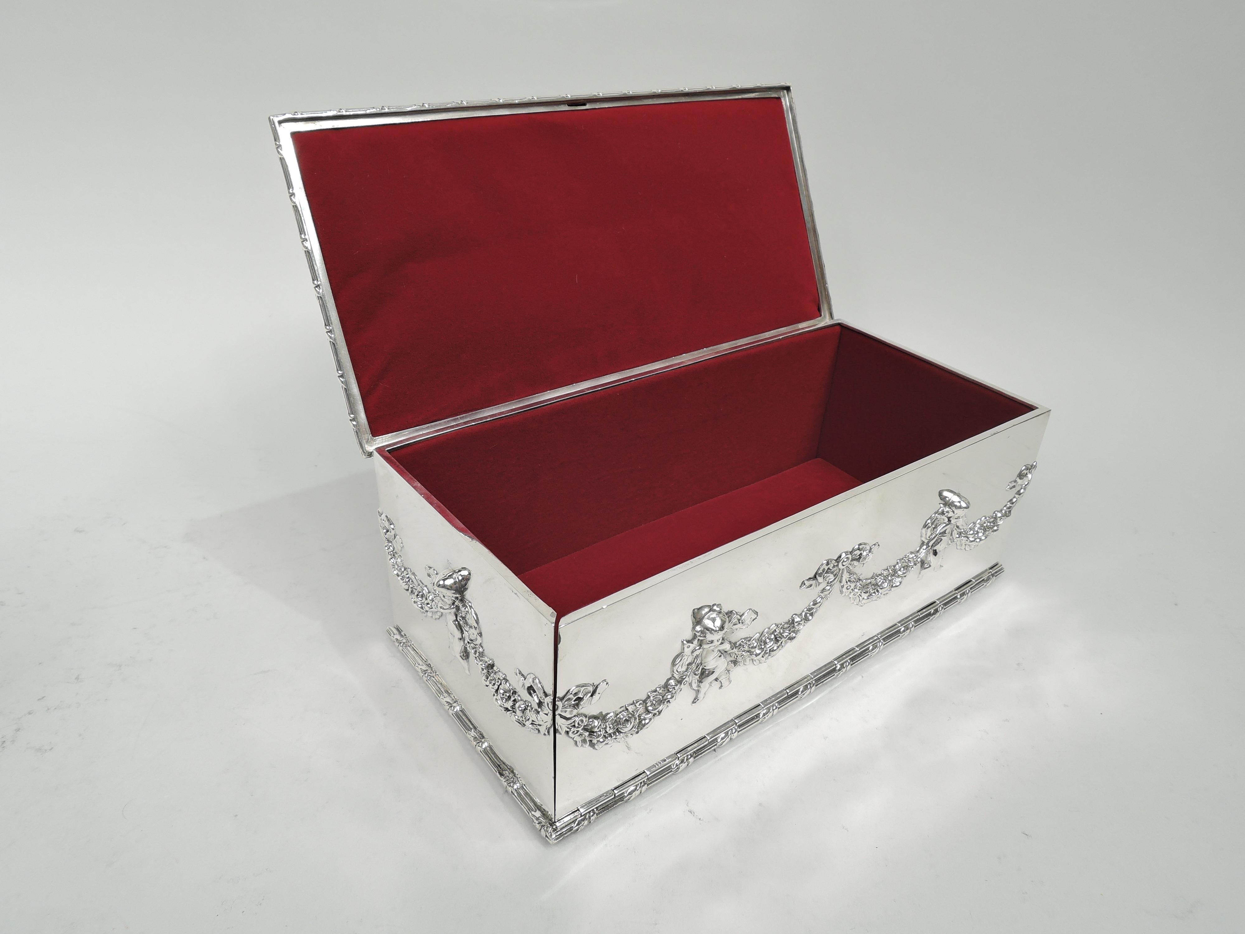 American Edwardian Regency Sterling Silver Jewelry Box with Cherubs In Good Condition For Sale In New York, NY