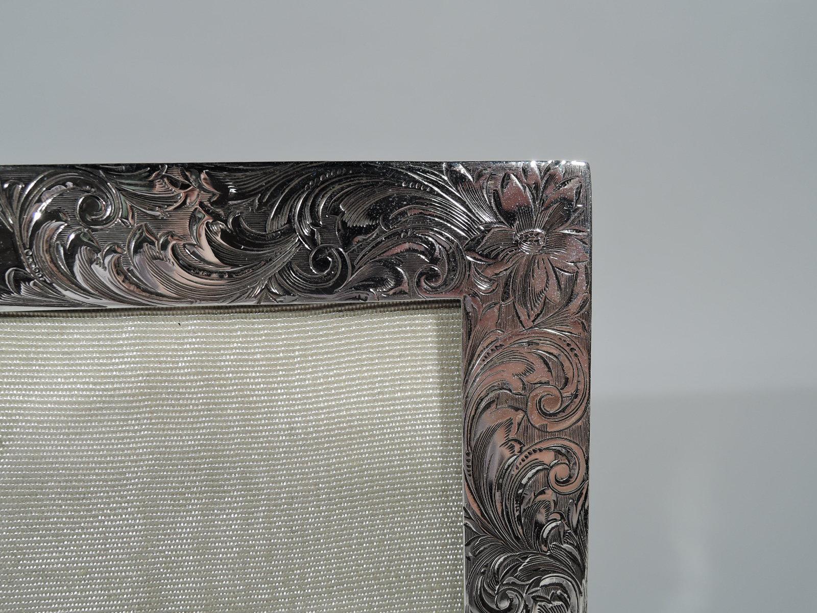 American Edwardian Sterling Silver Picture Frame In Excellent Condition In New York, NY