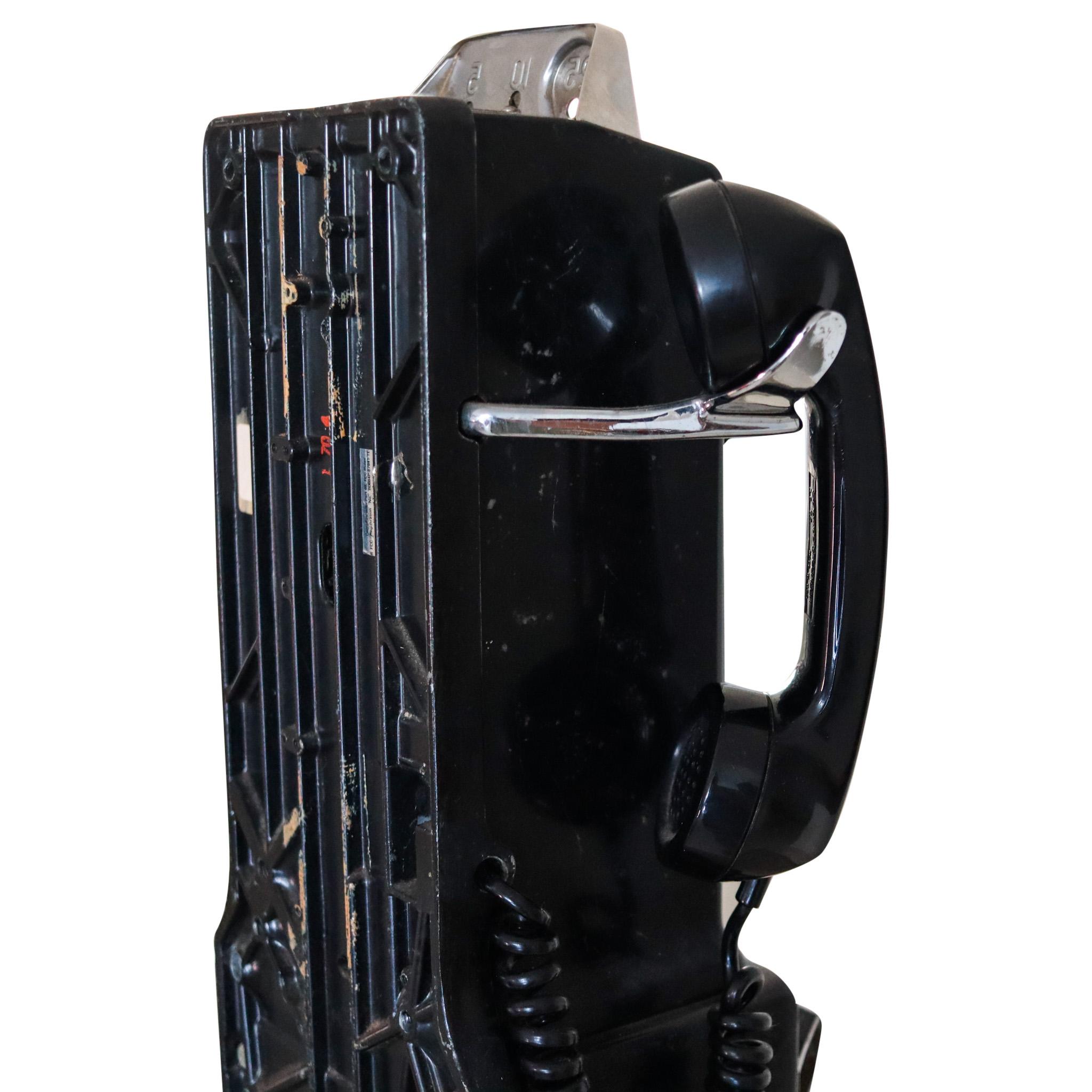 American Electric Company 1940 Münze Wandtelefon schwarz aus massivem Stahl im Zustand „Hervorragend“ in Miami, FL