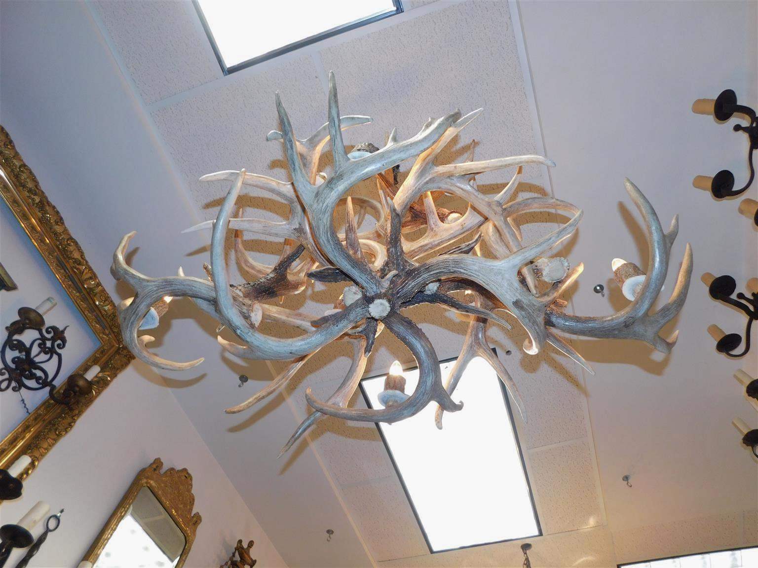 American Elk Antler Intertwined Eight Light Chandelier, Early 20th Century For Sale 1