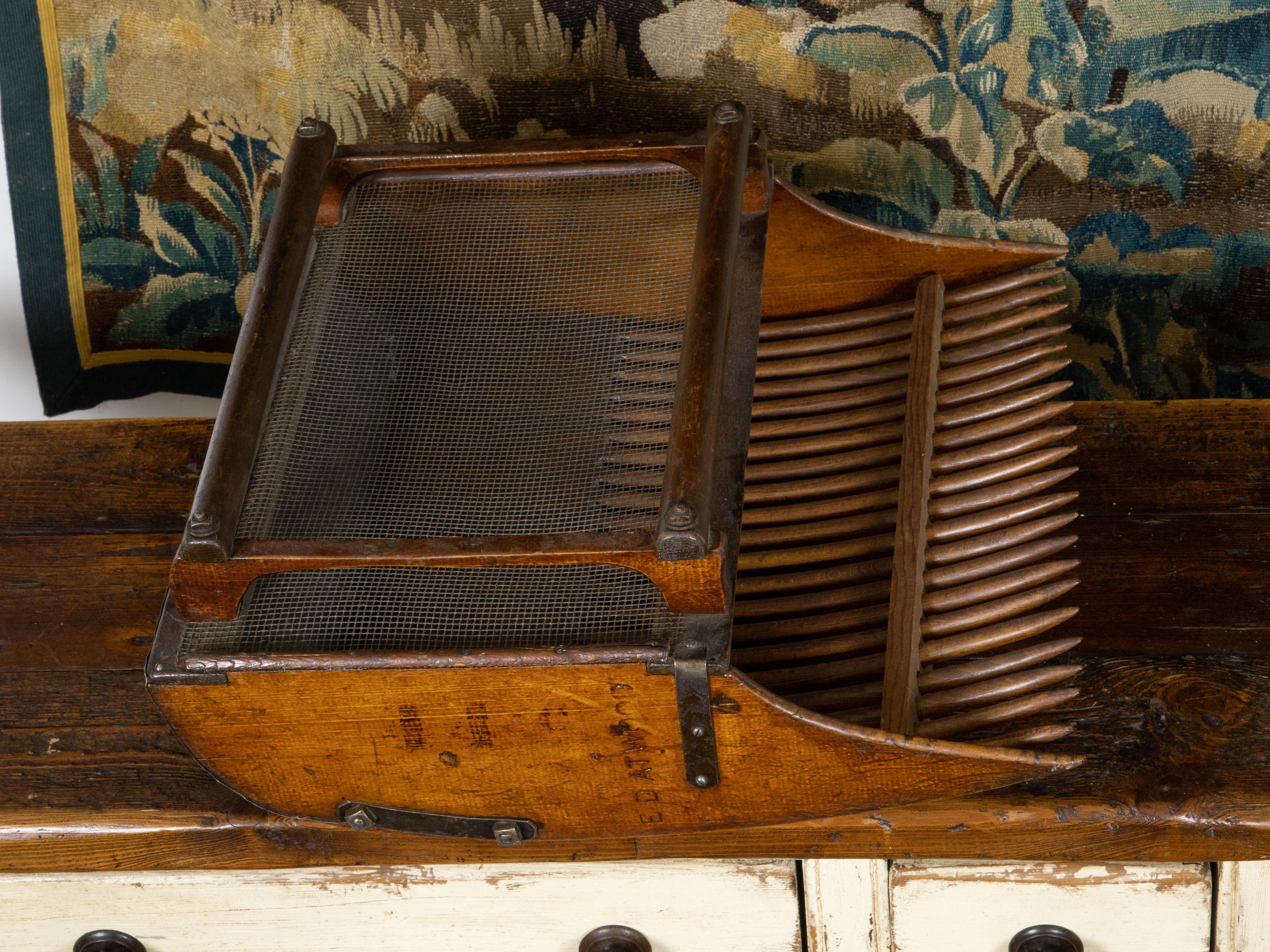 Boîte d'aiguière américaine Ellis D. Atwood en bois de canneberge, début du 20e siècle en vente 1