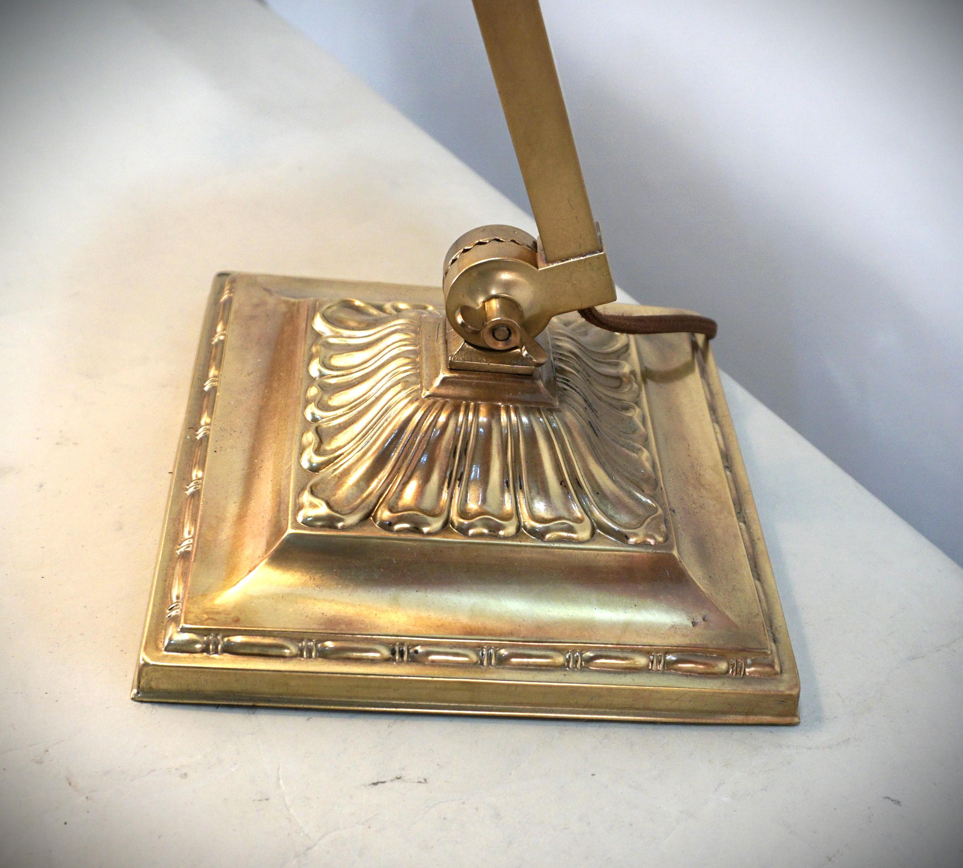 American Emeralite Bankers desk lamp In Good Condition In Fairfax, VA