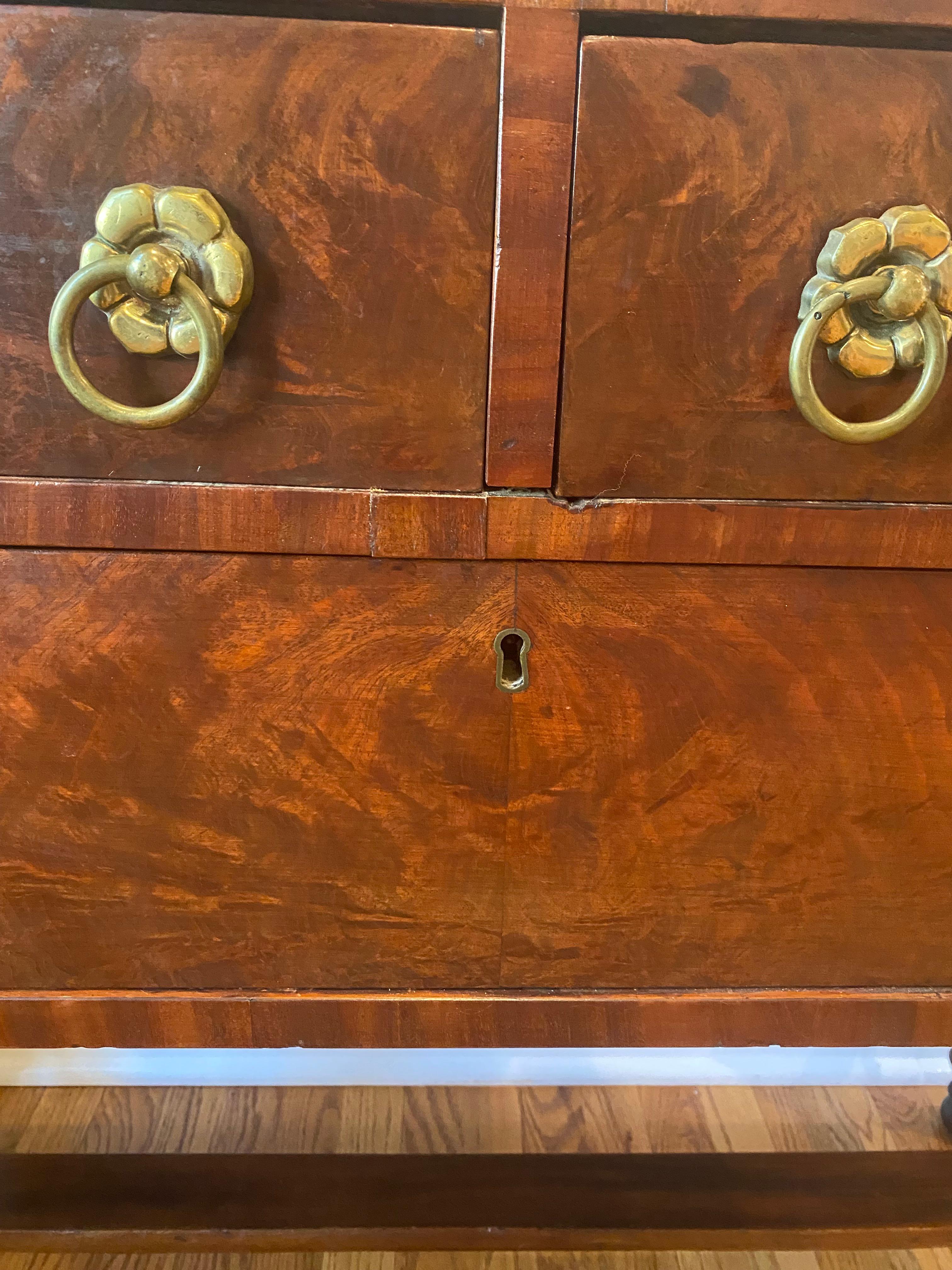 American Empire 19th Century Mahogany Sideboard For Sale 5