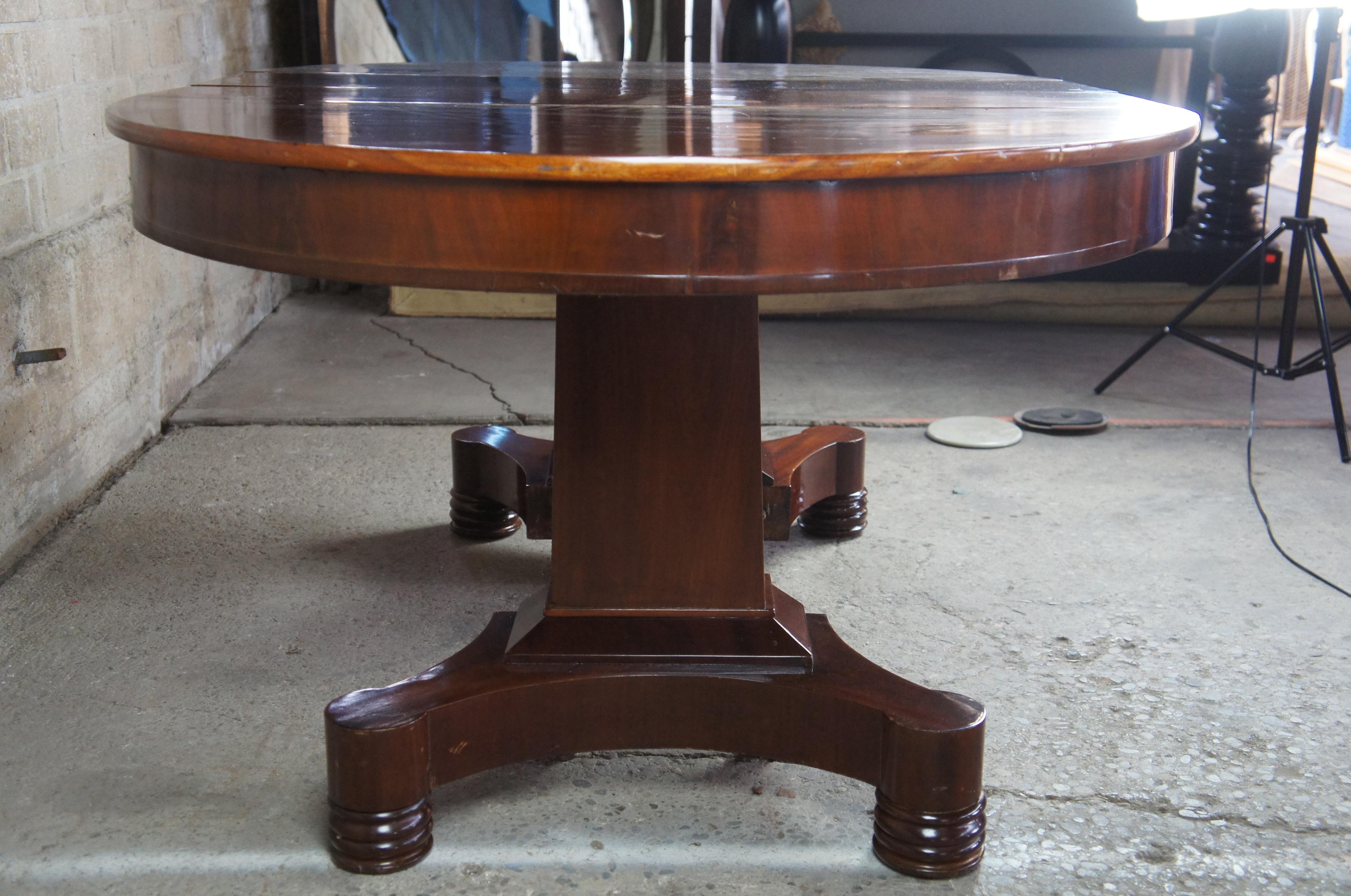 American Empire 19th Century Oval Mahogany Dining Table Split Base Extendable 3