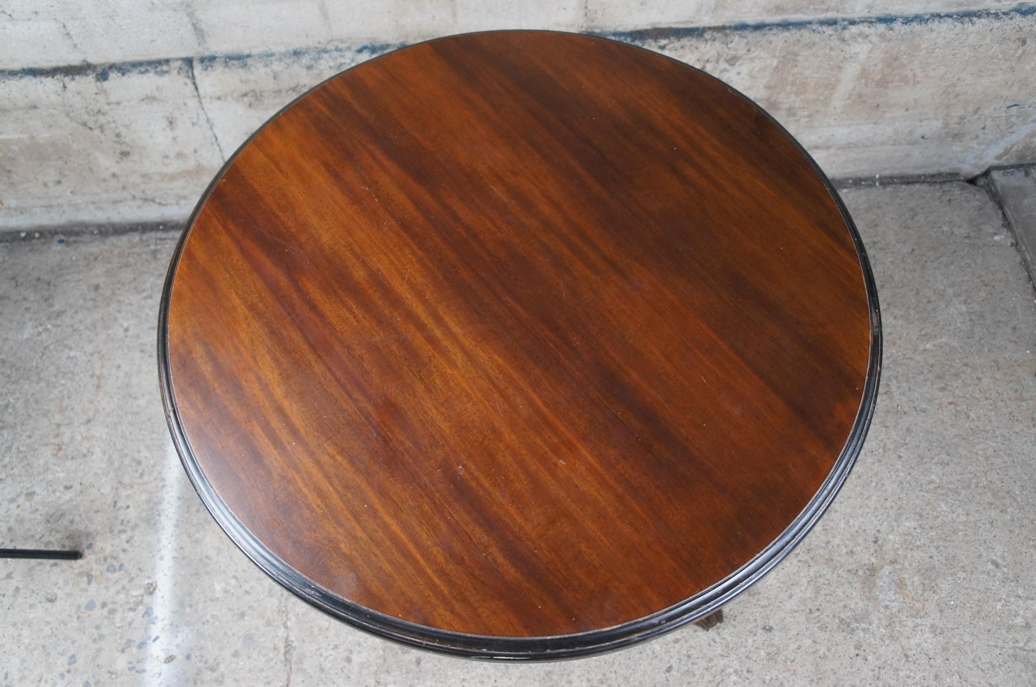 Mesa de centro de caoba tallada Imperio Americano Eagle Ball Claw Pedestal de 32 en Bueno estado para la venta en Dayton, OH