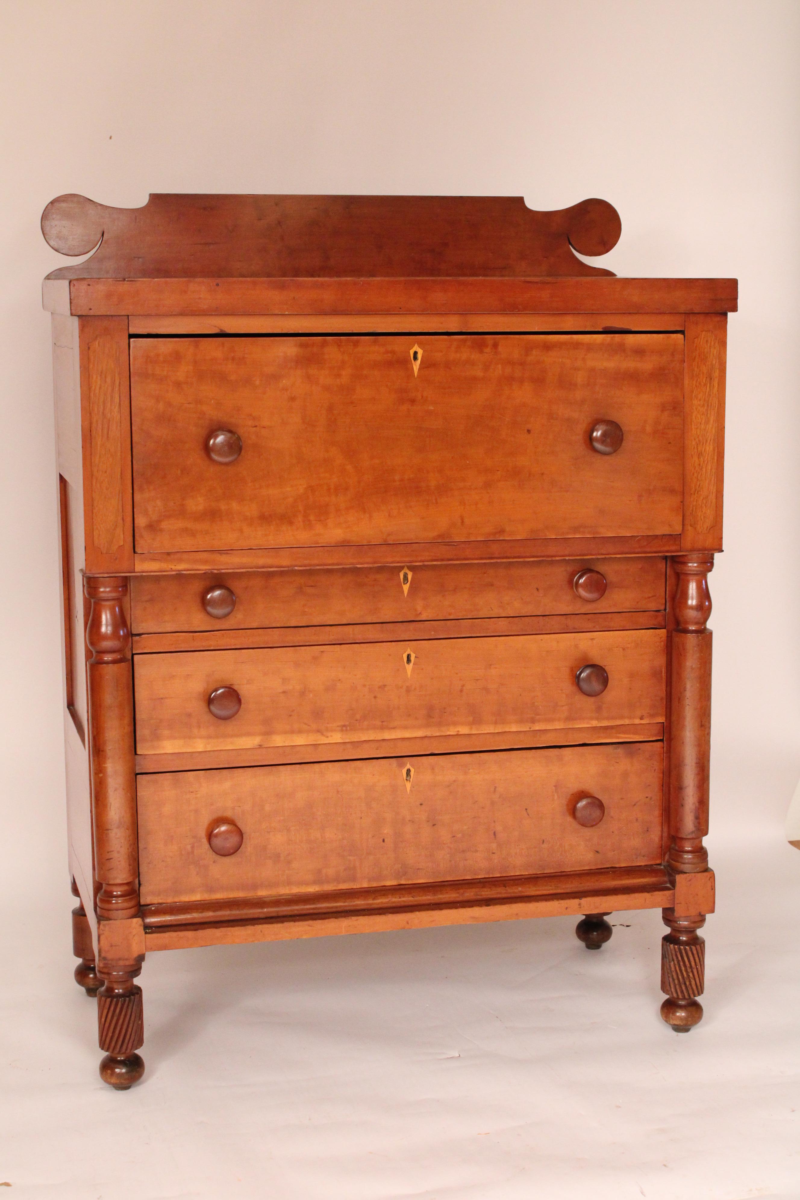 Nord-américain Commode American Empire en bois de cerisier en vente