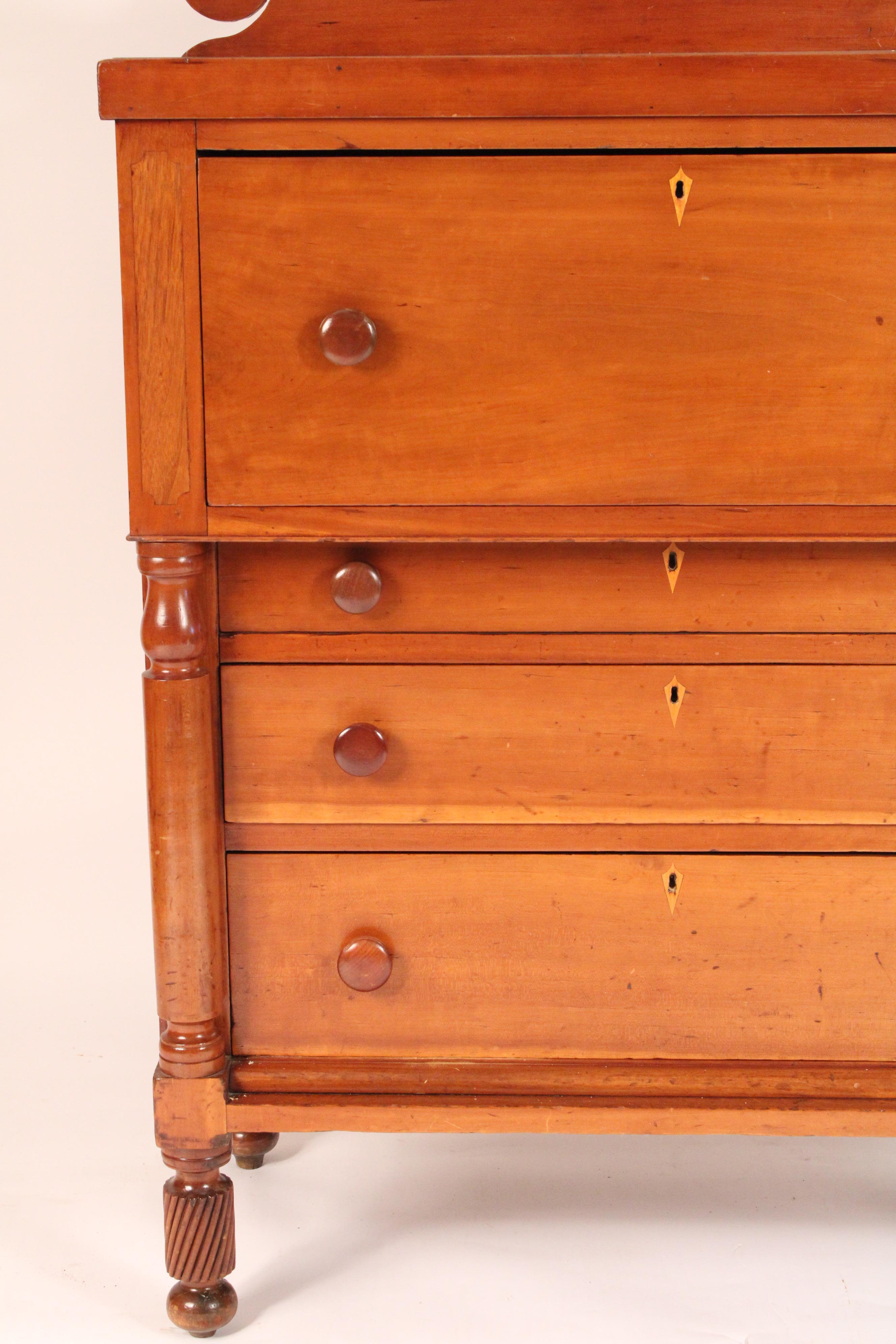 Commode American Empire en bois de cerisier en vente 1