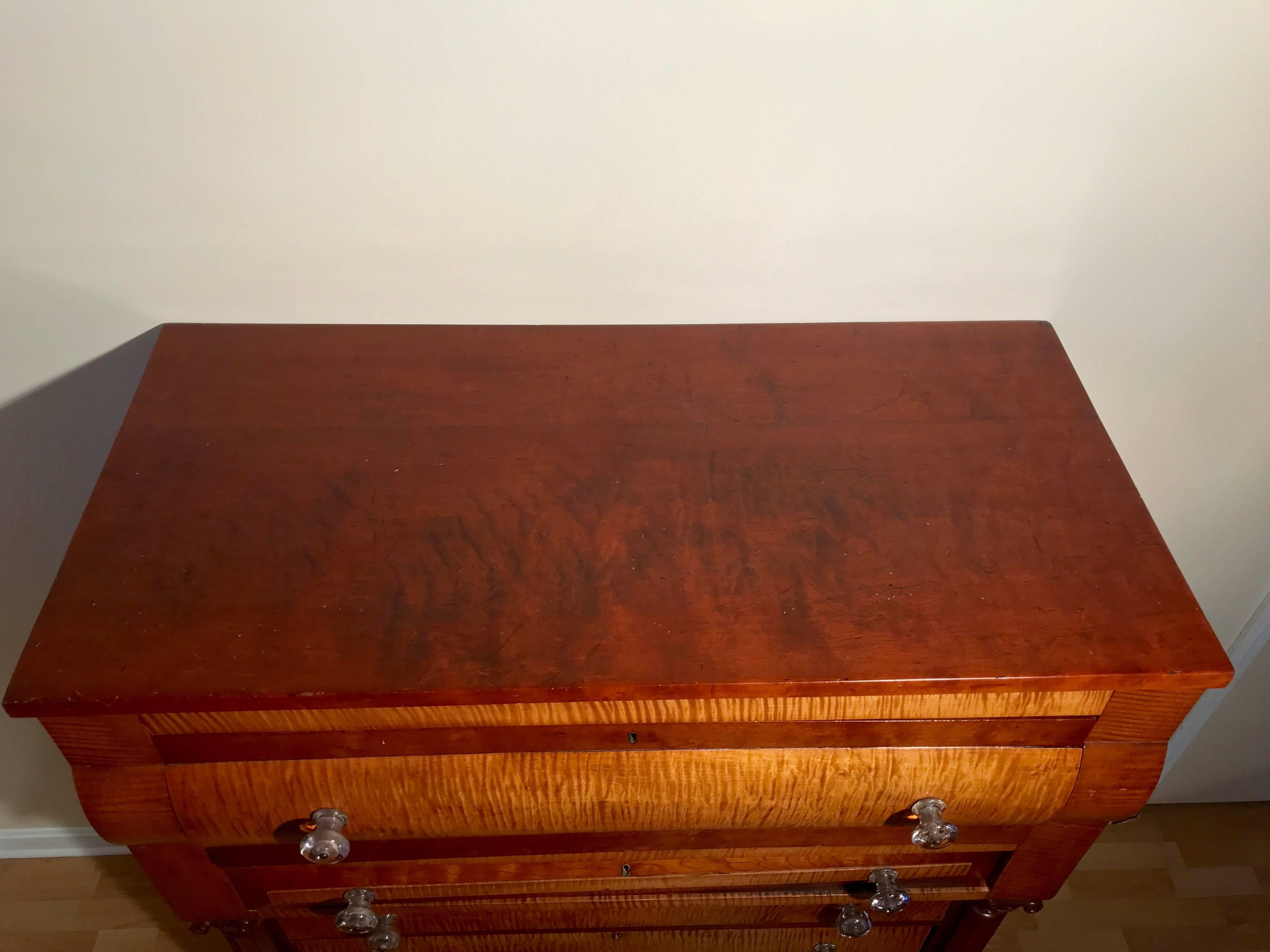 American Empire Chest of Drawers in Tiger Maple and Cherry, circa 1840 In Good Condition For Sale In Billerica, MA