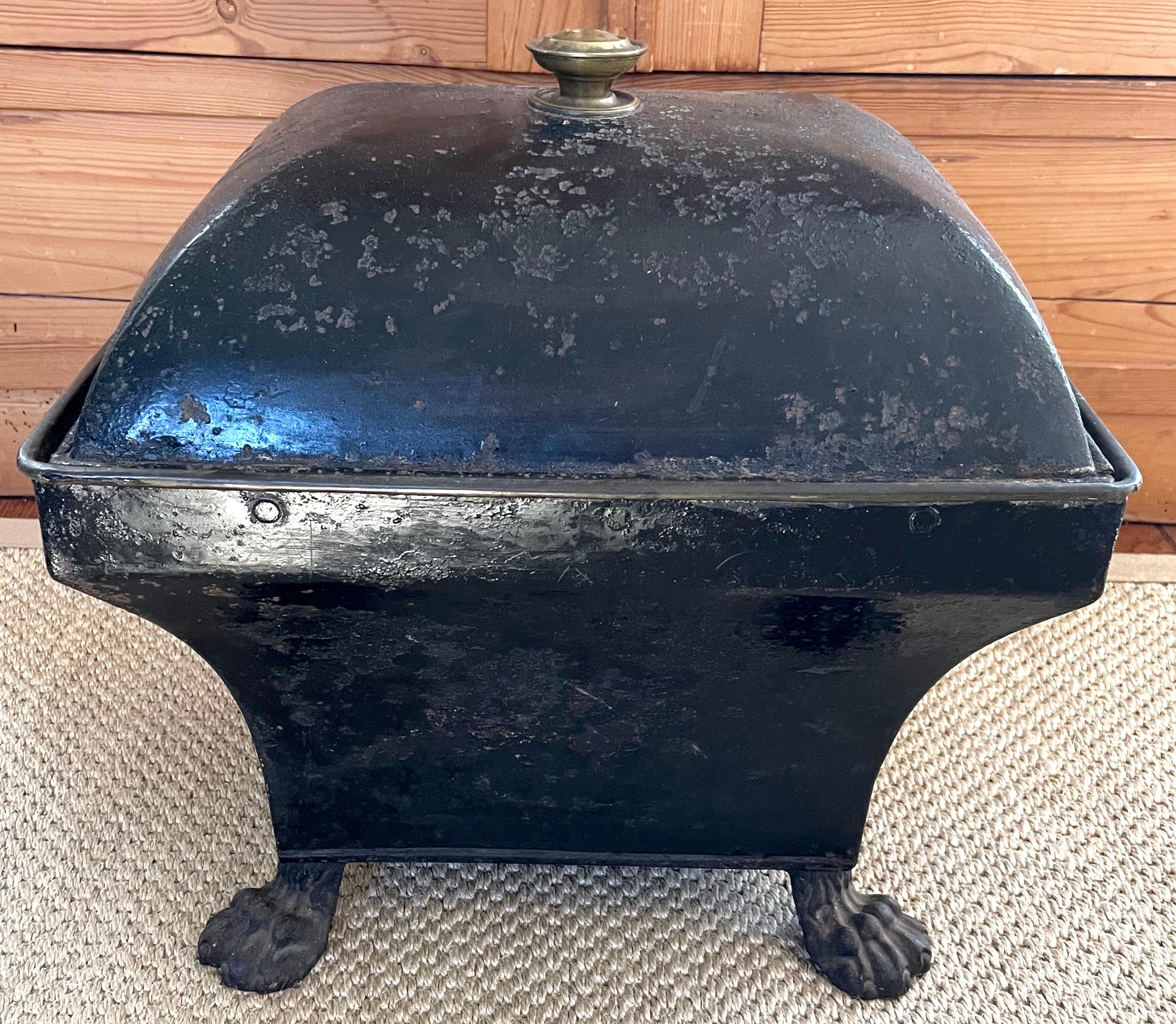 American Empire Coal Scuttle In Good Condition For Sale In New York, NY