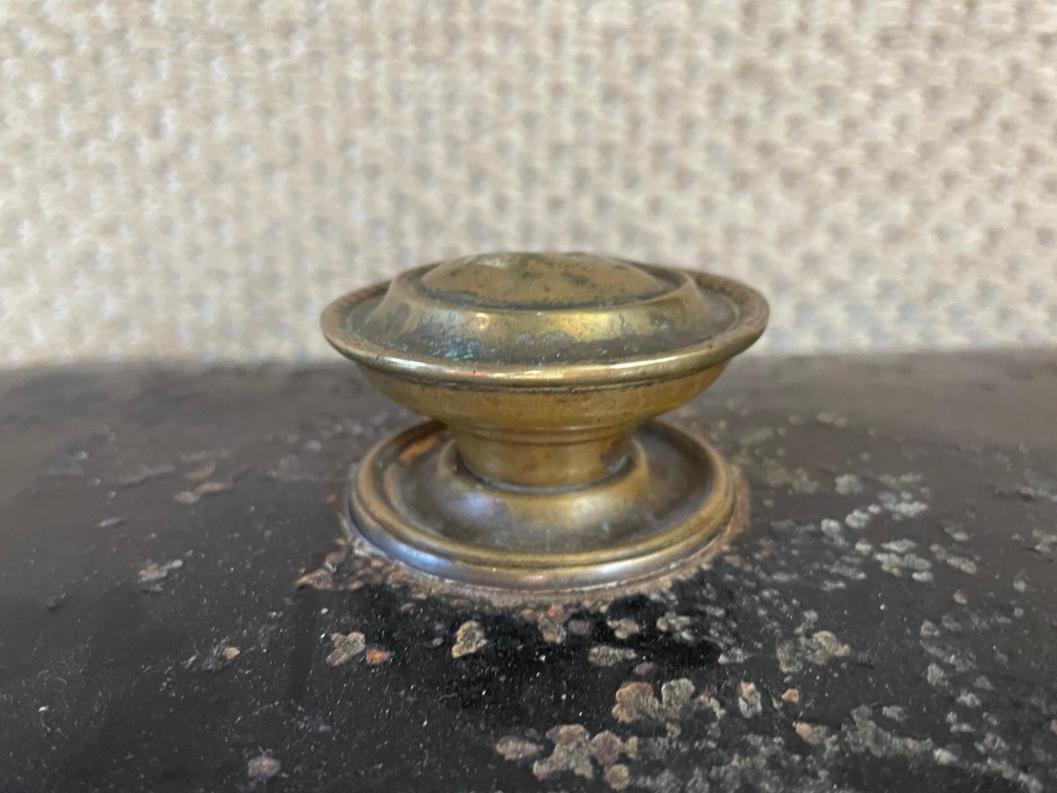 Amerikanisches Empire-Pflanzgefäß Jardiniere-Kachelschachtel aus Zinn (Messing) im Angebot