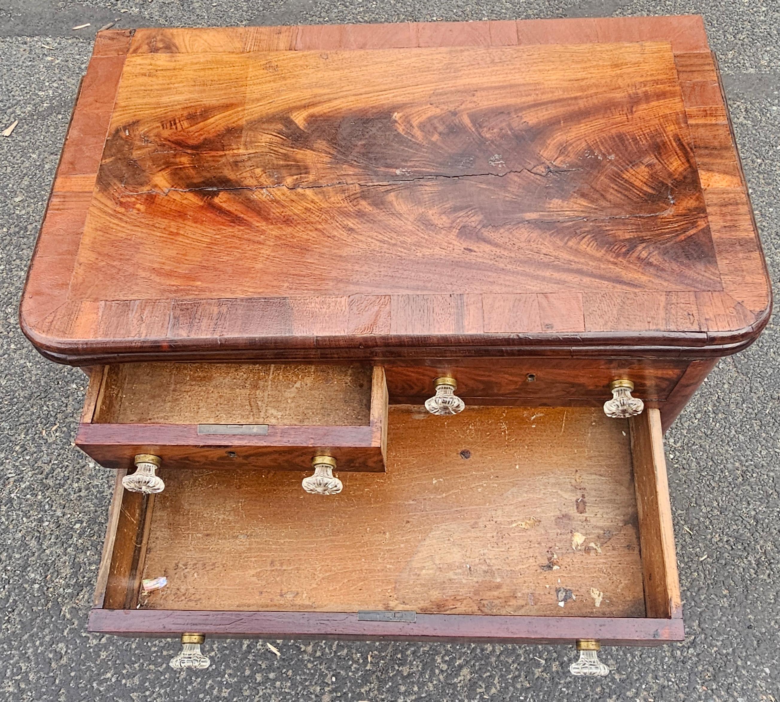 Mesa de trabajo de caoba inclinada del Imperio Americano, circa 1830 Estadounidense en venta