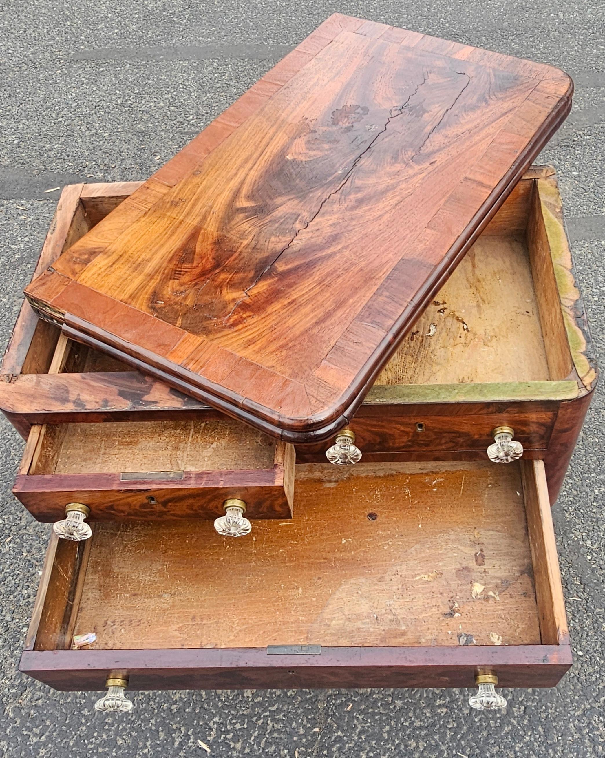 Mesa de trabajo de caoba inclinada del Imperio Americano, circa 1830 Manchado en venta