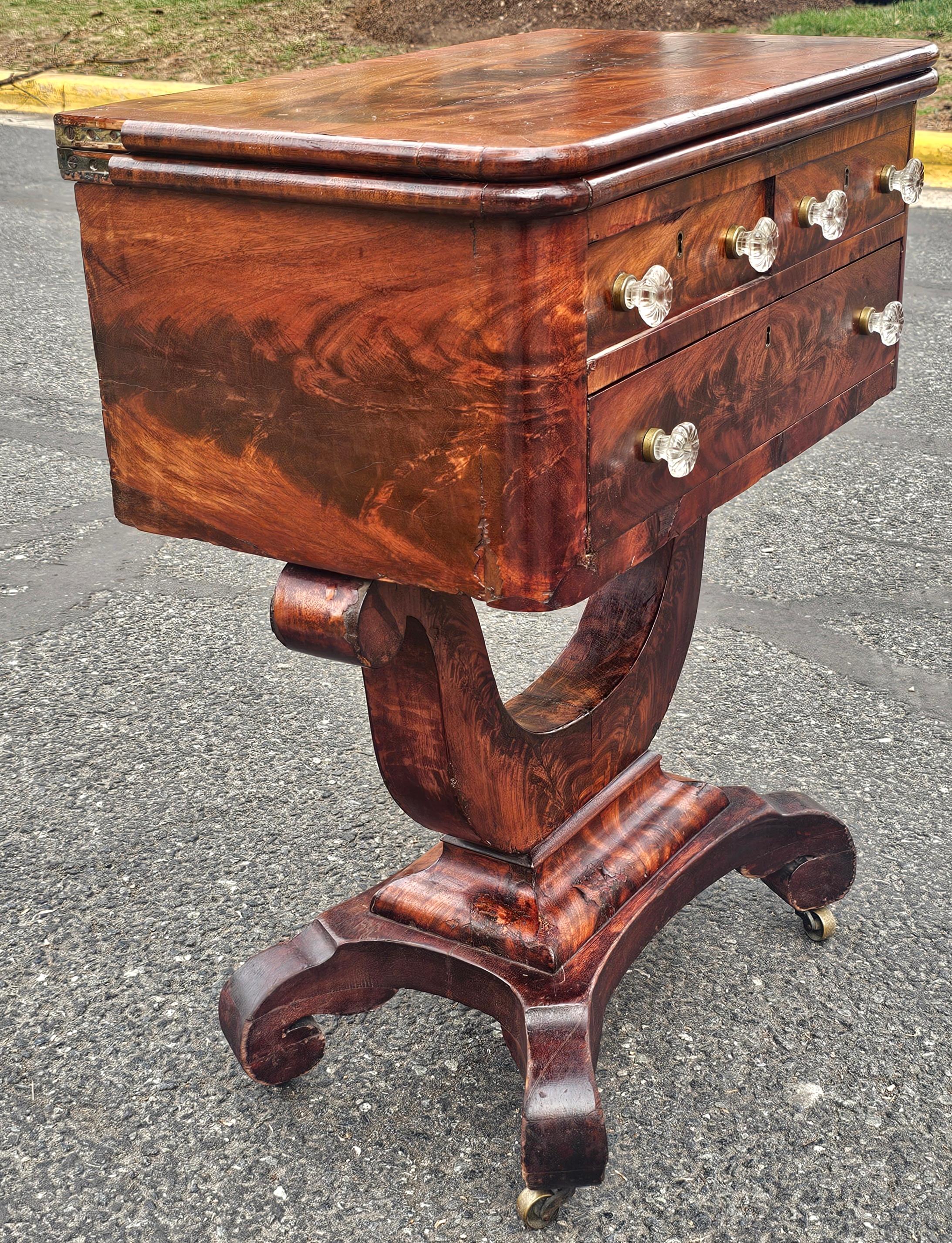 Mesa de trabajo de caoba inclinada del Imperio Americano, circa 1830 en Bueno estado para la venta en Germantown, MD