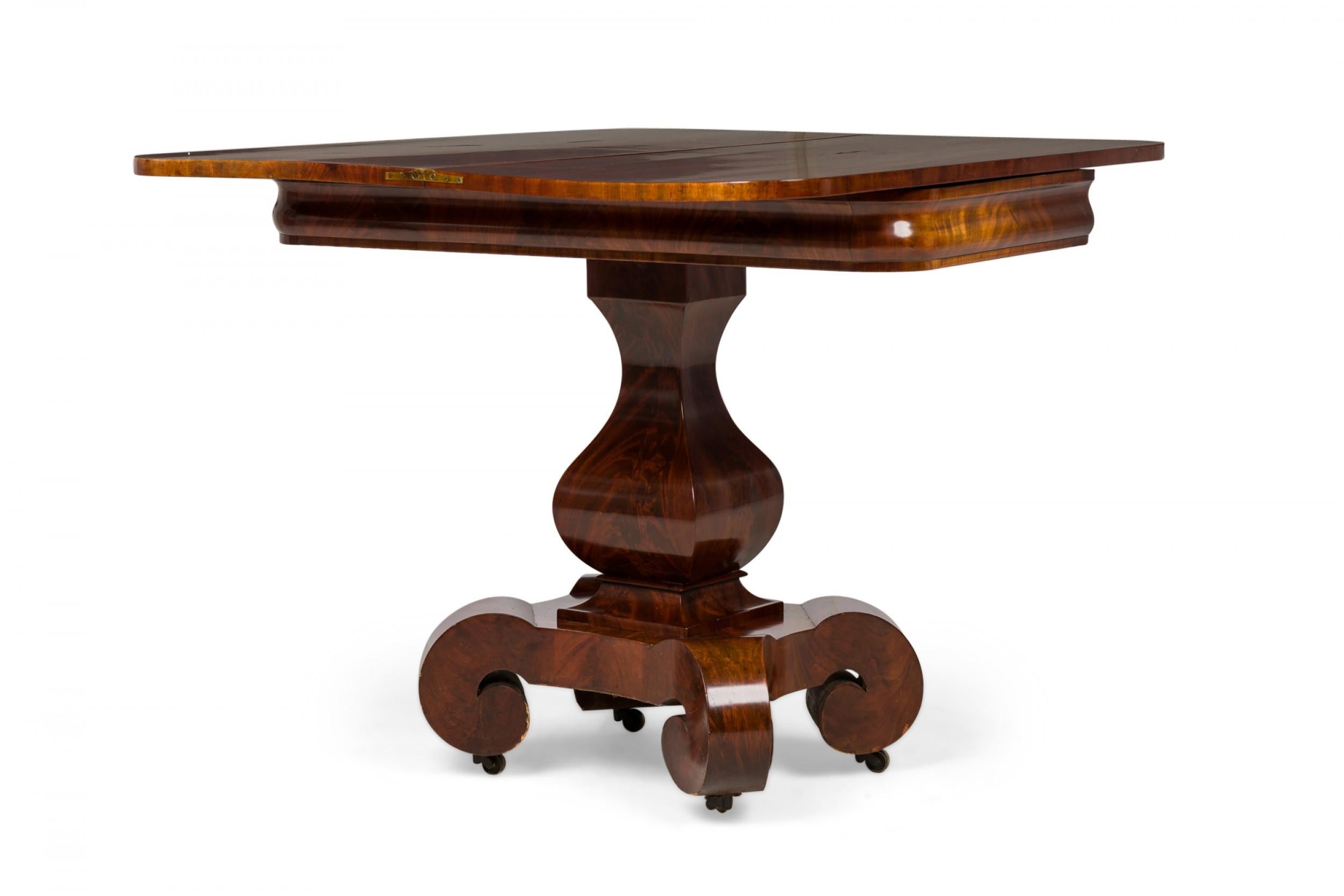 American Empire Expanding Rectangular Wood Side Table with Mahogany Veneer In Good Condition For Sale In New York, NY