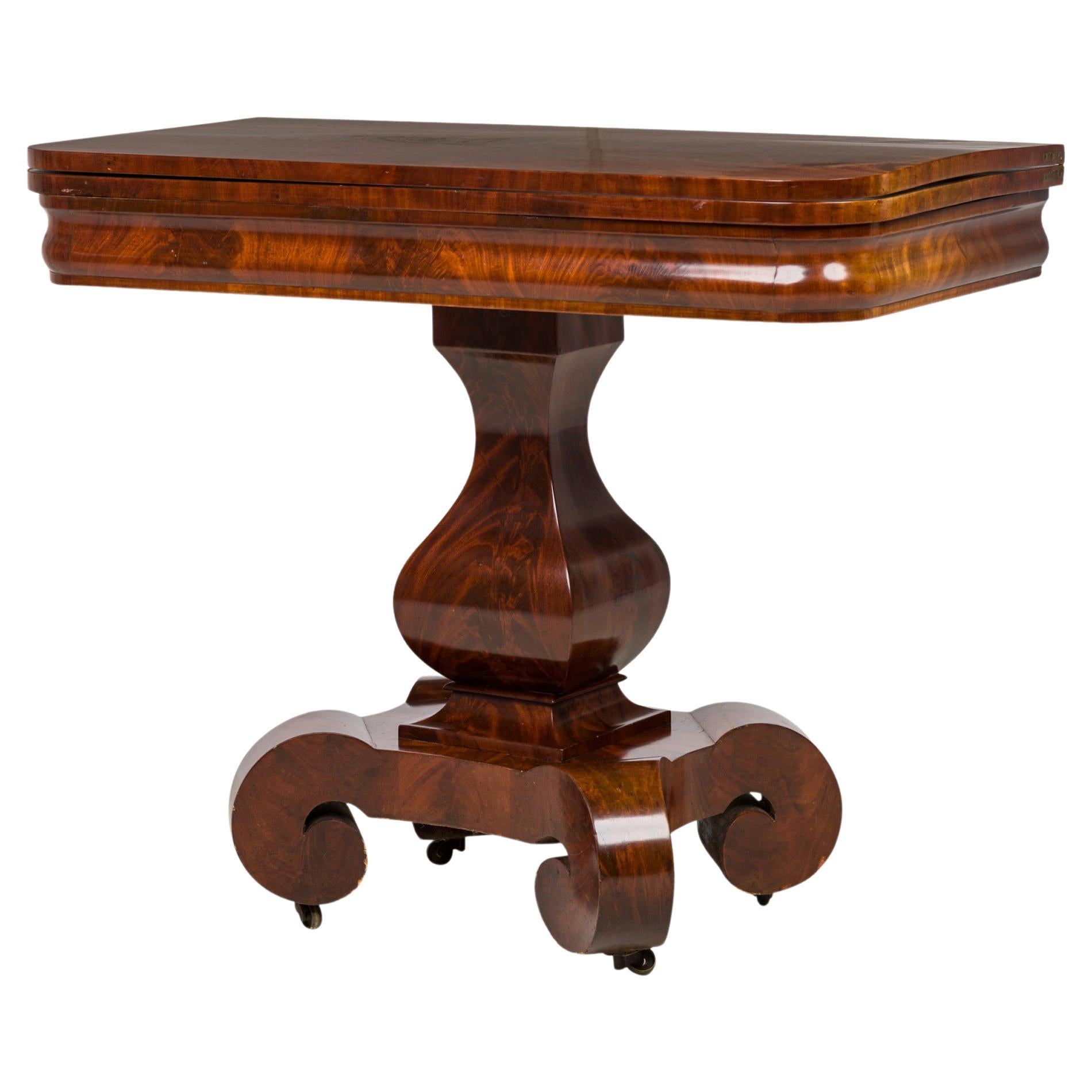 Table d'appoint rectangulaire extensible en bois de style Empire américain avec placage en acajou