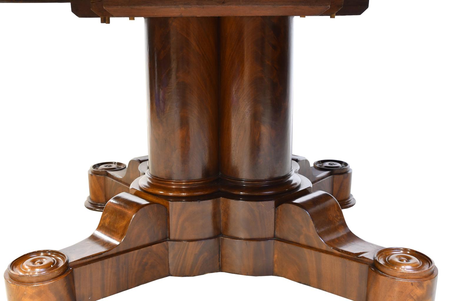 American Empire Oval Extension Dining Table in Mahogany with Pedestal Base In Good Condition In Miami, FL