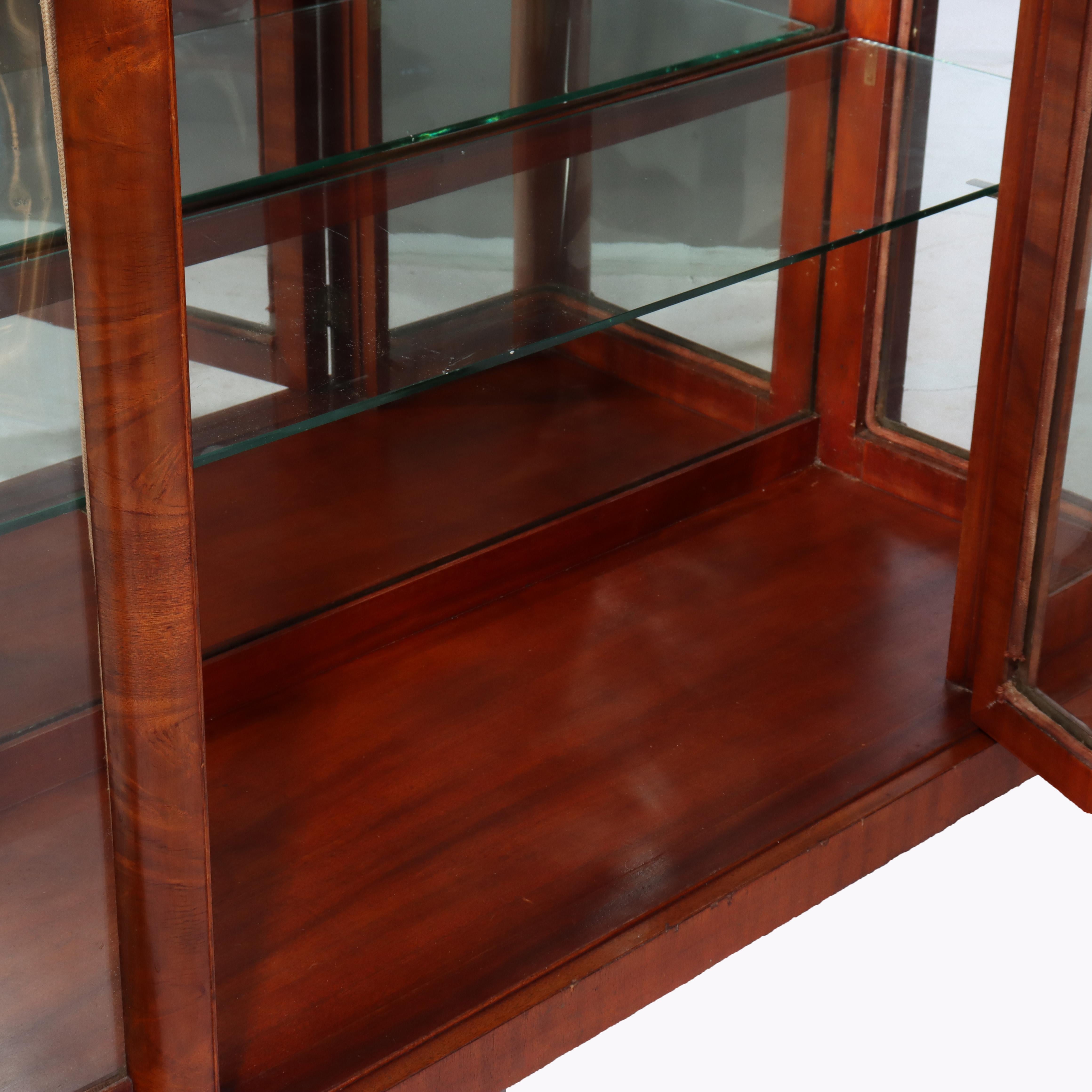 Armadietto per le porcellane con vetro curvo a 90 gradi (raro) American Empire Flame Mahogany c1890 in vendita 11