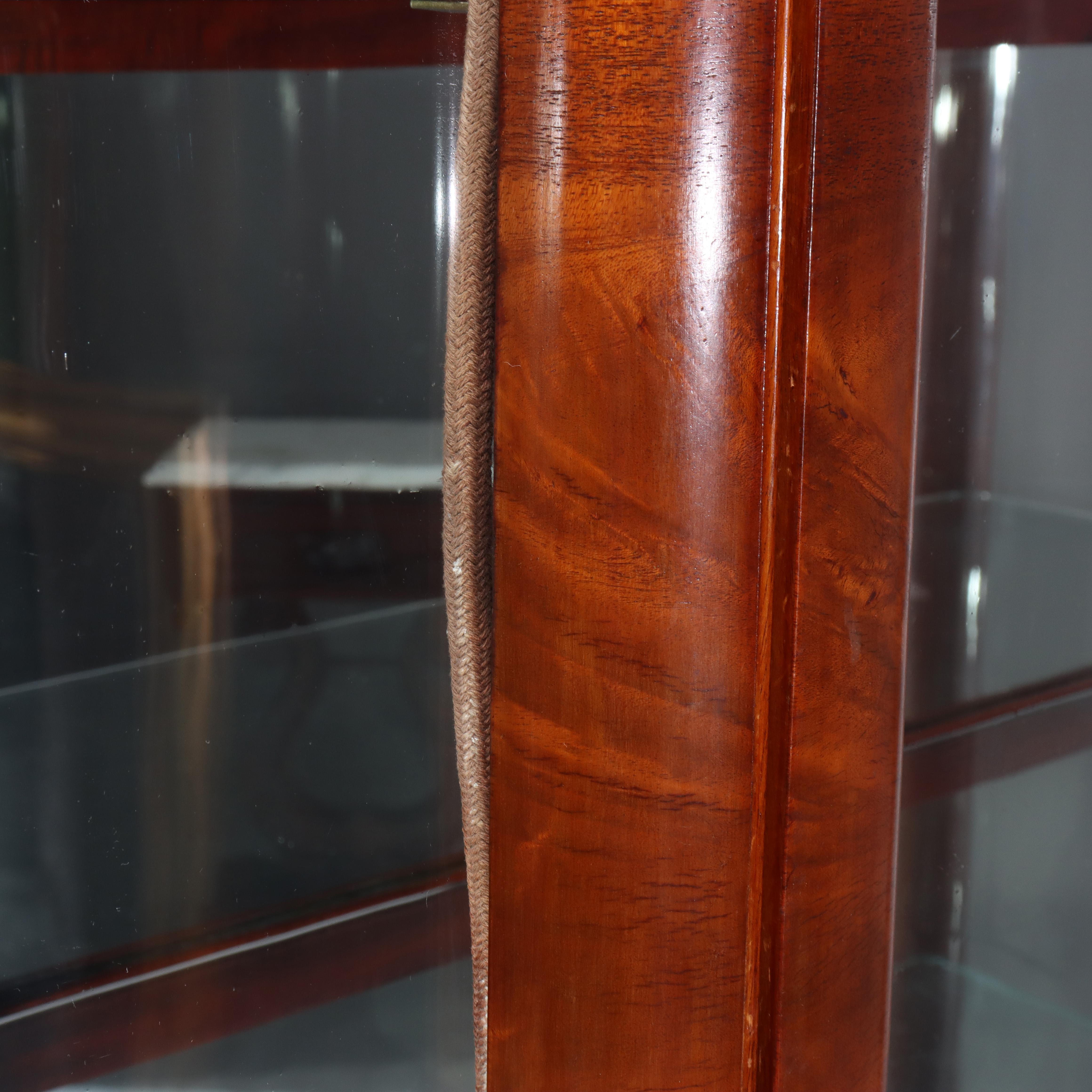 Armadietto per le porcellane con vetro curvo a 90 gradi (raro) American Empire Flame Mahogany c1890 in vendita 15