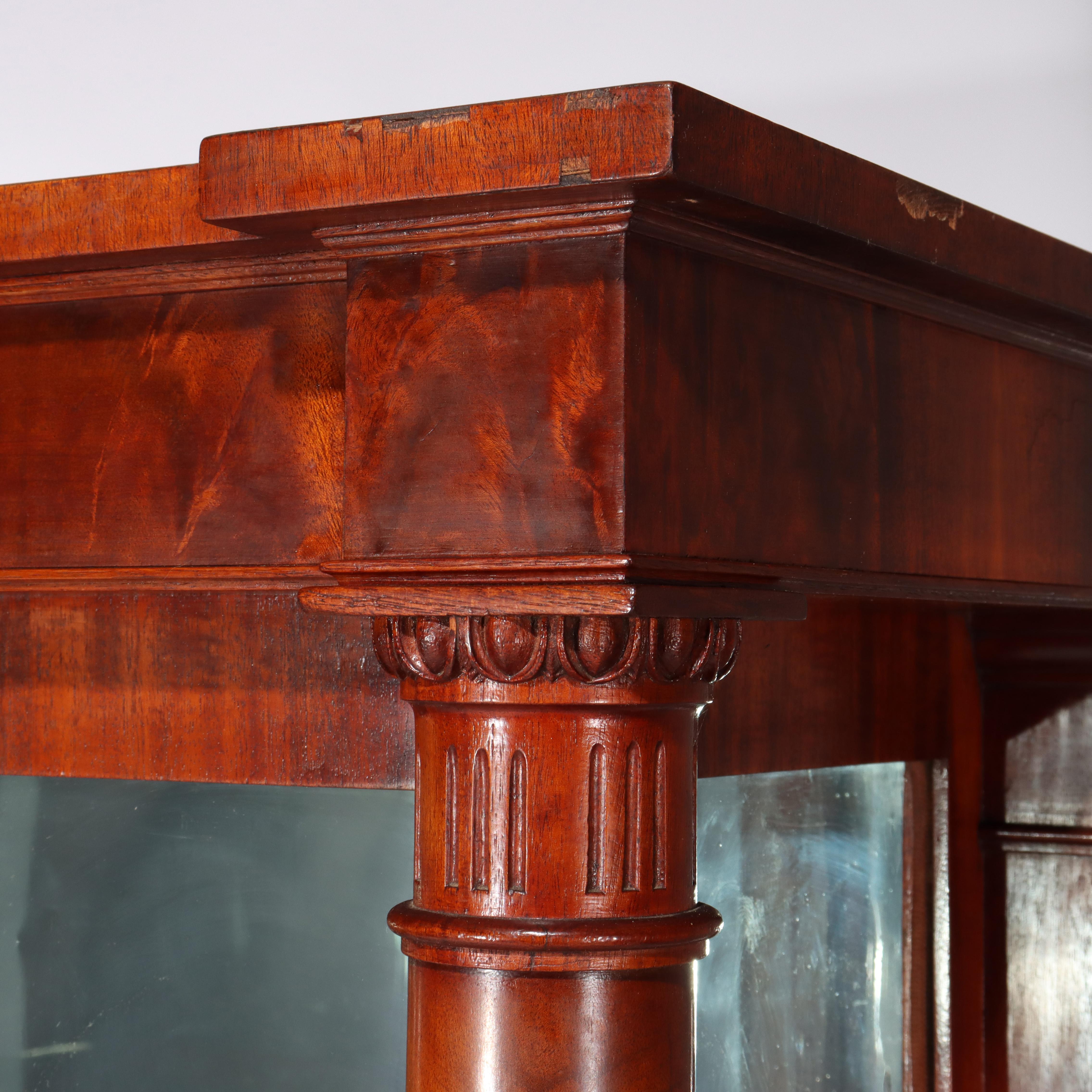 Armadietto per le porcellane con vetro curvo a 90 gradi (raro) American Empire Flame Mahogany c1890 in vendita 2