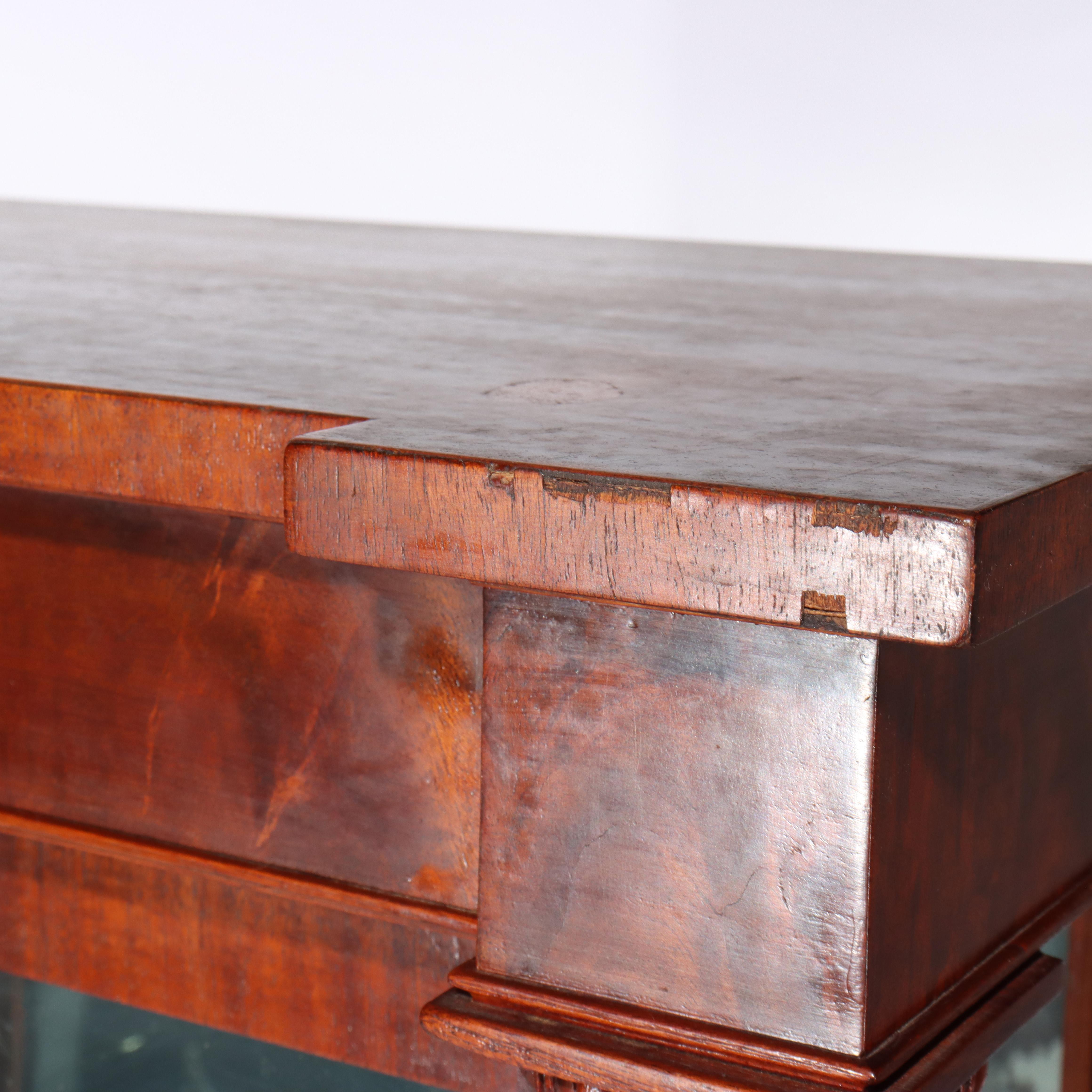 Armadietto per le porcellane con vetro curvo a 90 gradi (raro) American Empire Flame Mahogany c1890 in vendita 3