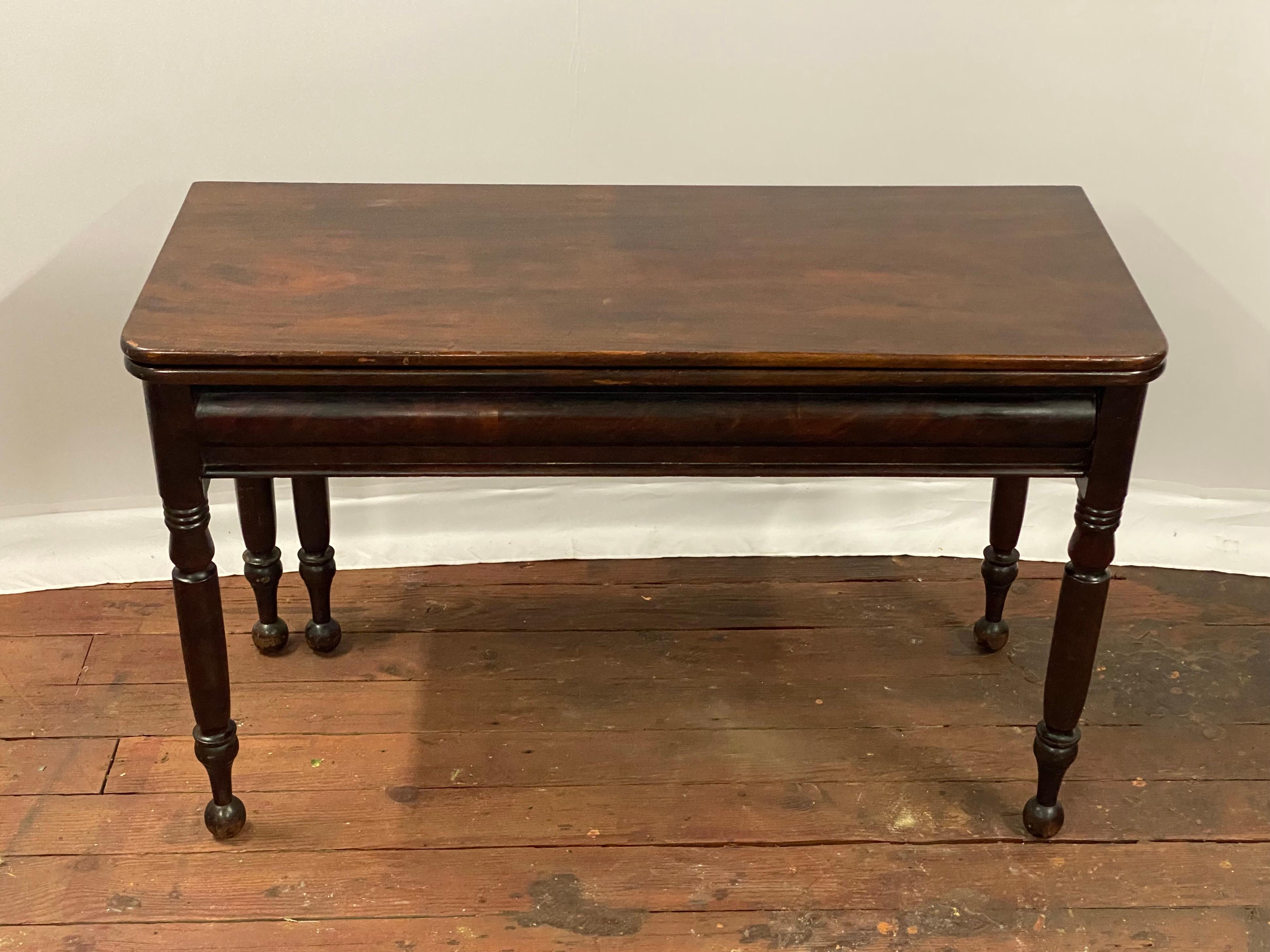 American Empire Flip Top Mahogany Gate Leg Console Table In Fair Condition For Sale In Garnerville, NY