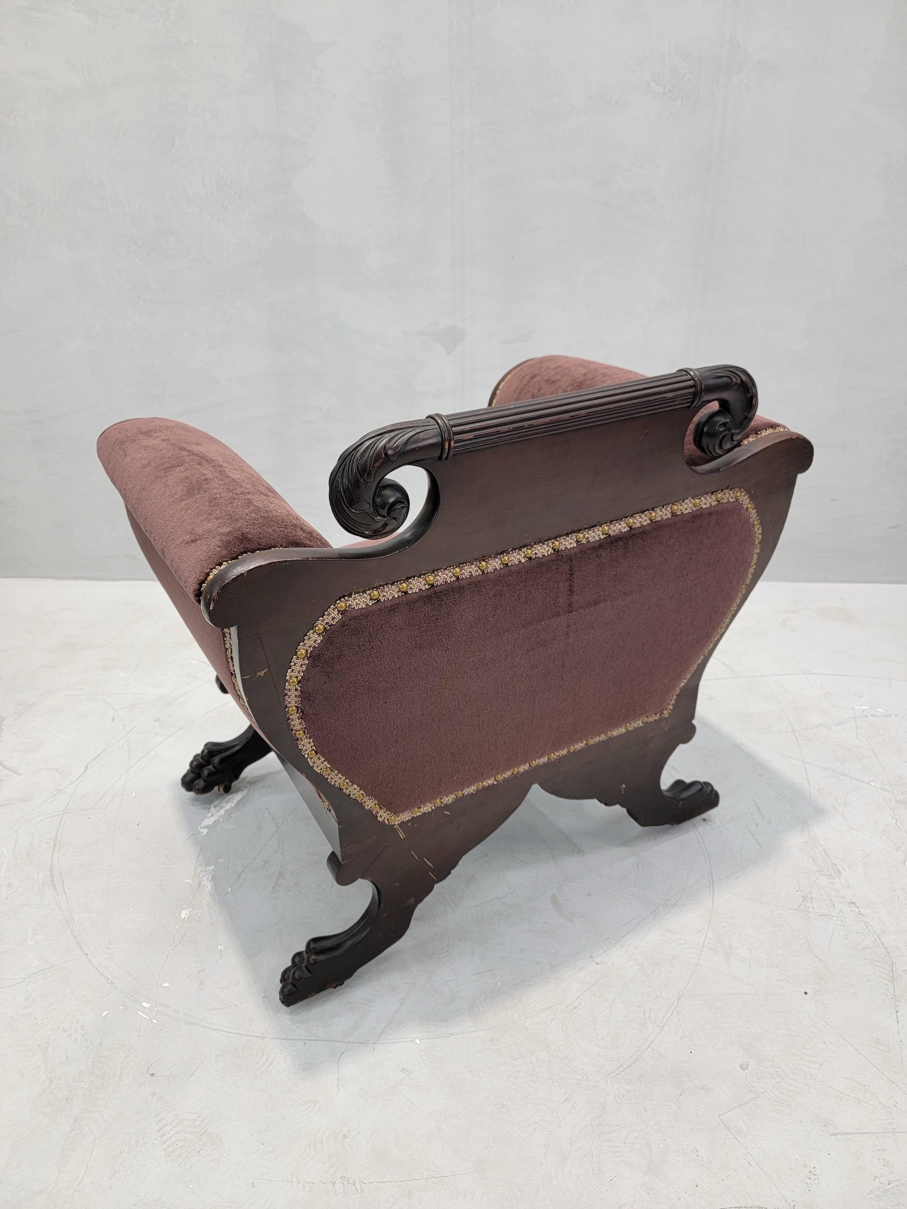 Fauteuil Empire américain en acajou nouvellement retapissé en mohair 