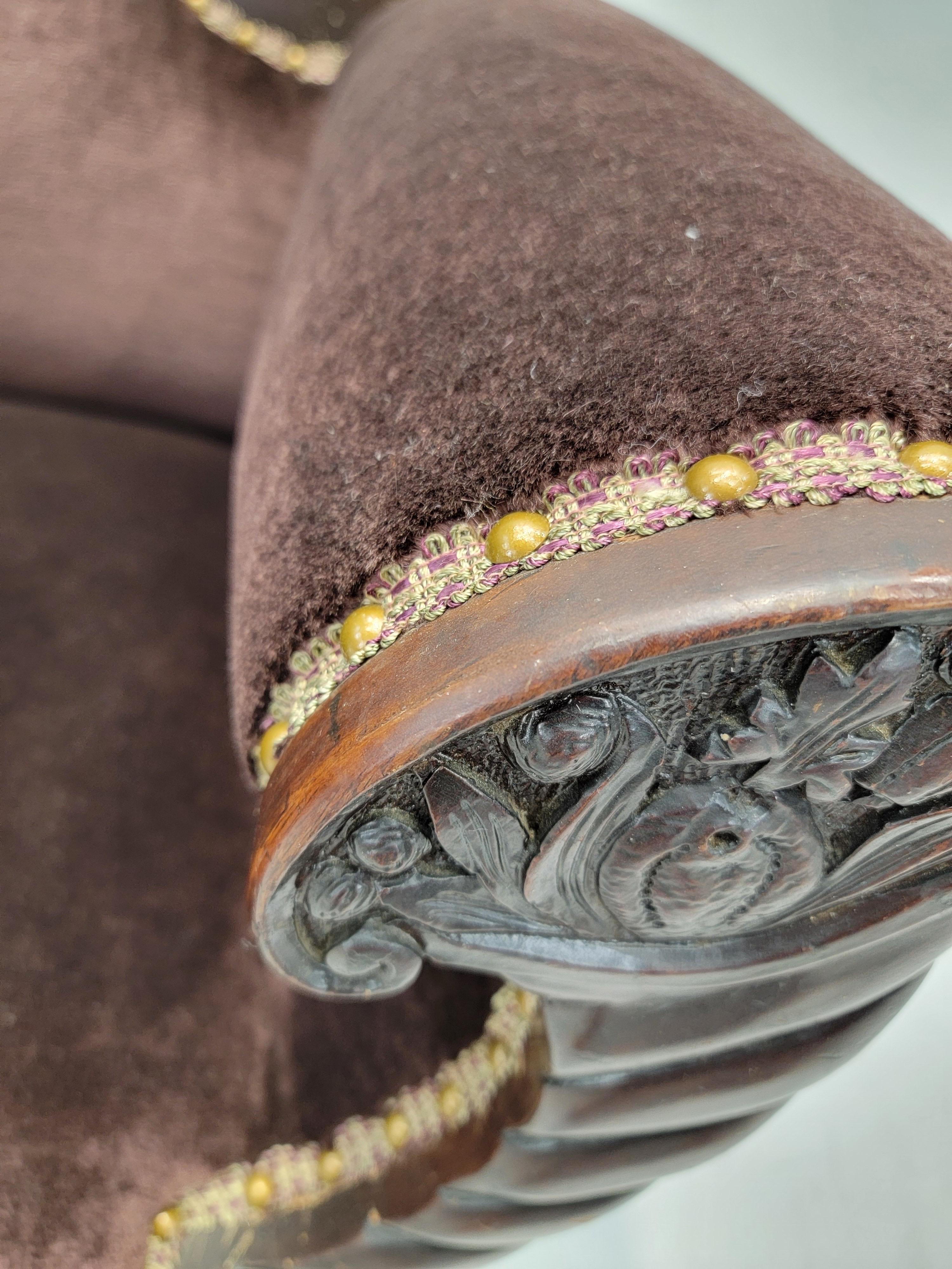 Inconnu Fauteuil Empire américain en acajou récemment retapissé en mohair en vente