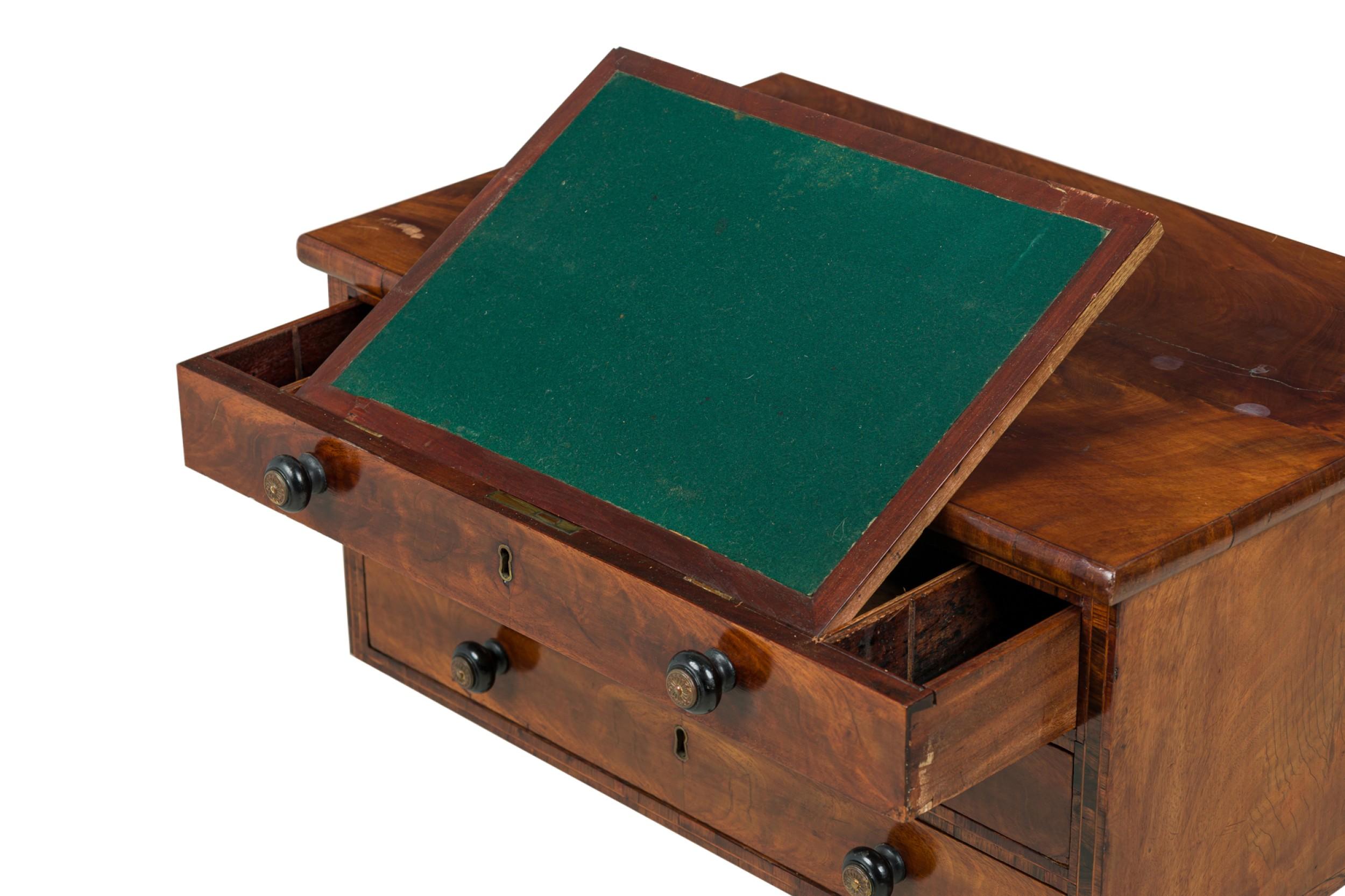 Table d'appoint en acajou de style Empire américain par Duncan Phyfe en vente 8