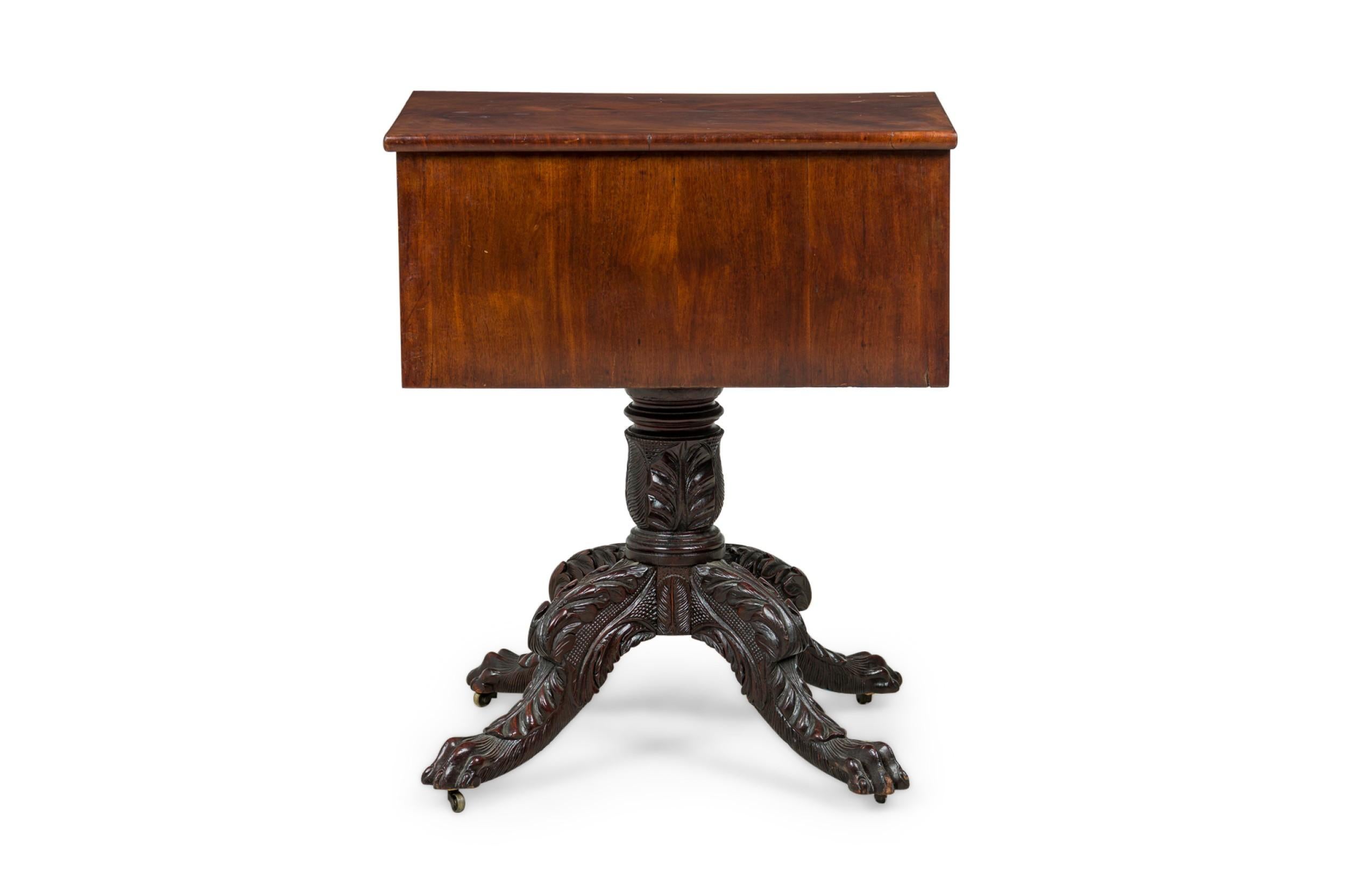 Table d'appoint en acajou de style Empire américain par Duncan Phyfe Bon état - En vente à Queens, NY