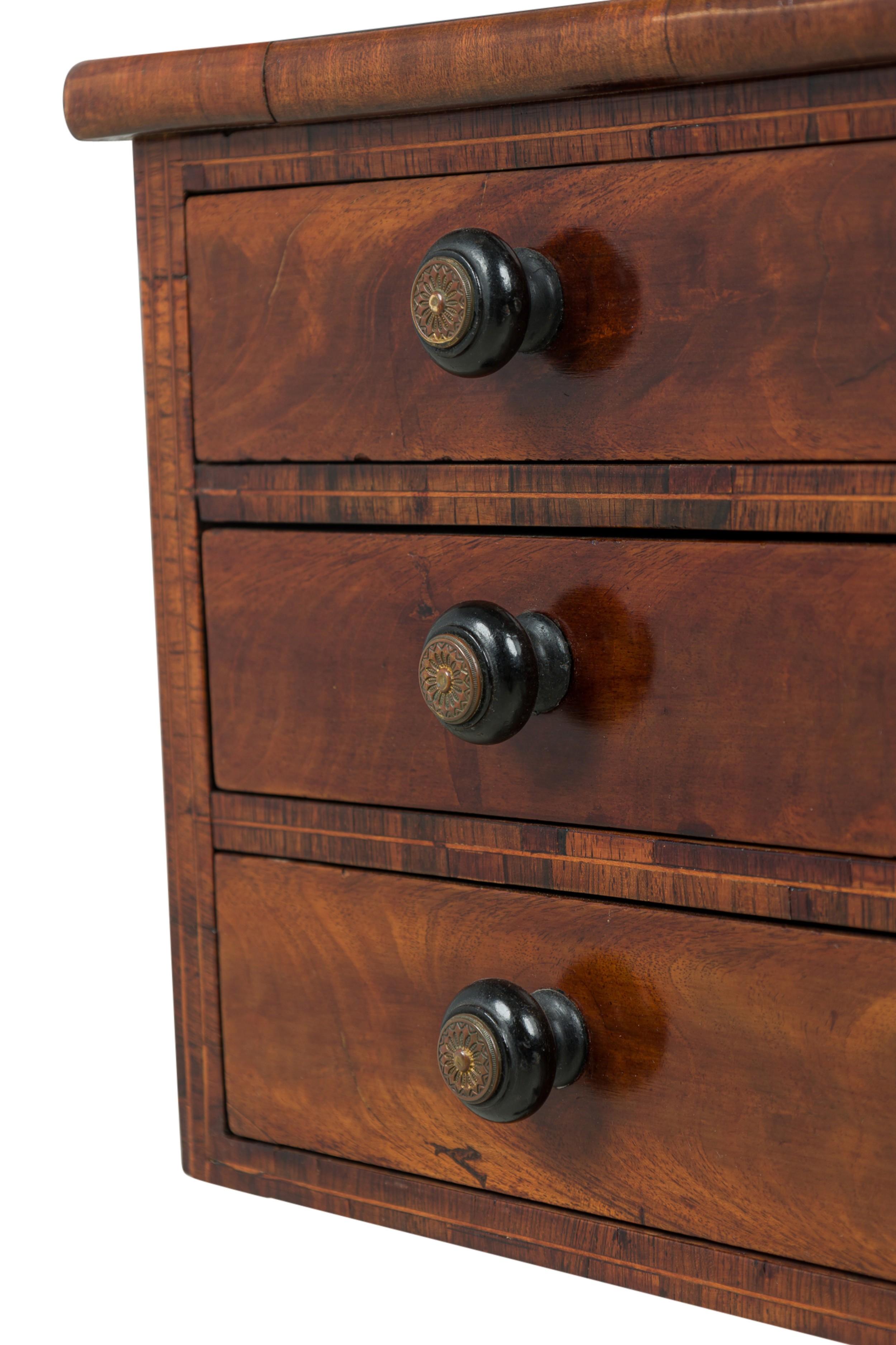 Table d'appoint en acajou de style Empire américain par Duncan Phyfe en vente 2