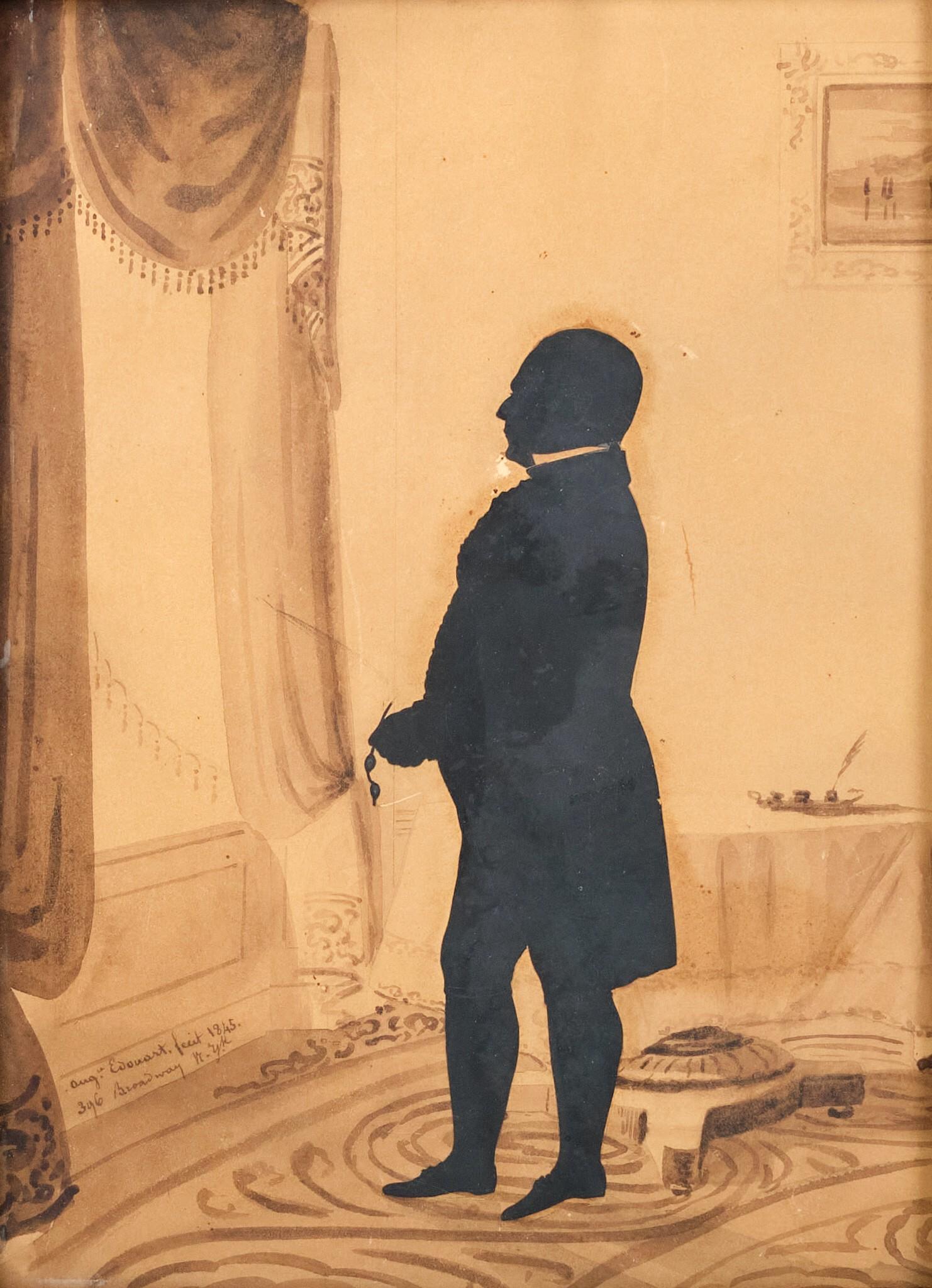 Eine sehr gute Scherenschnitt-Silhouette von Auguste Edouart aus dem 19. Jahrhundert, die einen prominenten New Yorker Gentleman mit Brille in der Hand darstellt, der aus einem teilweise handkolorierten Saloninterieur aus dem Fenster blickt. In