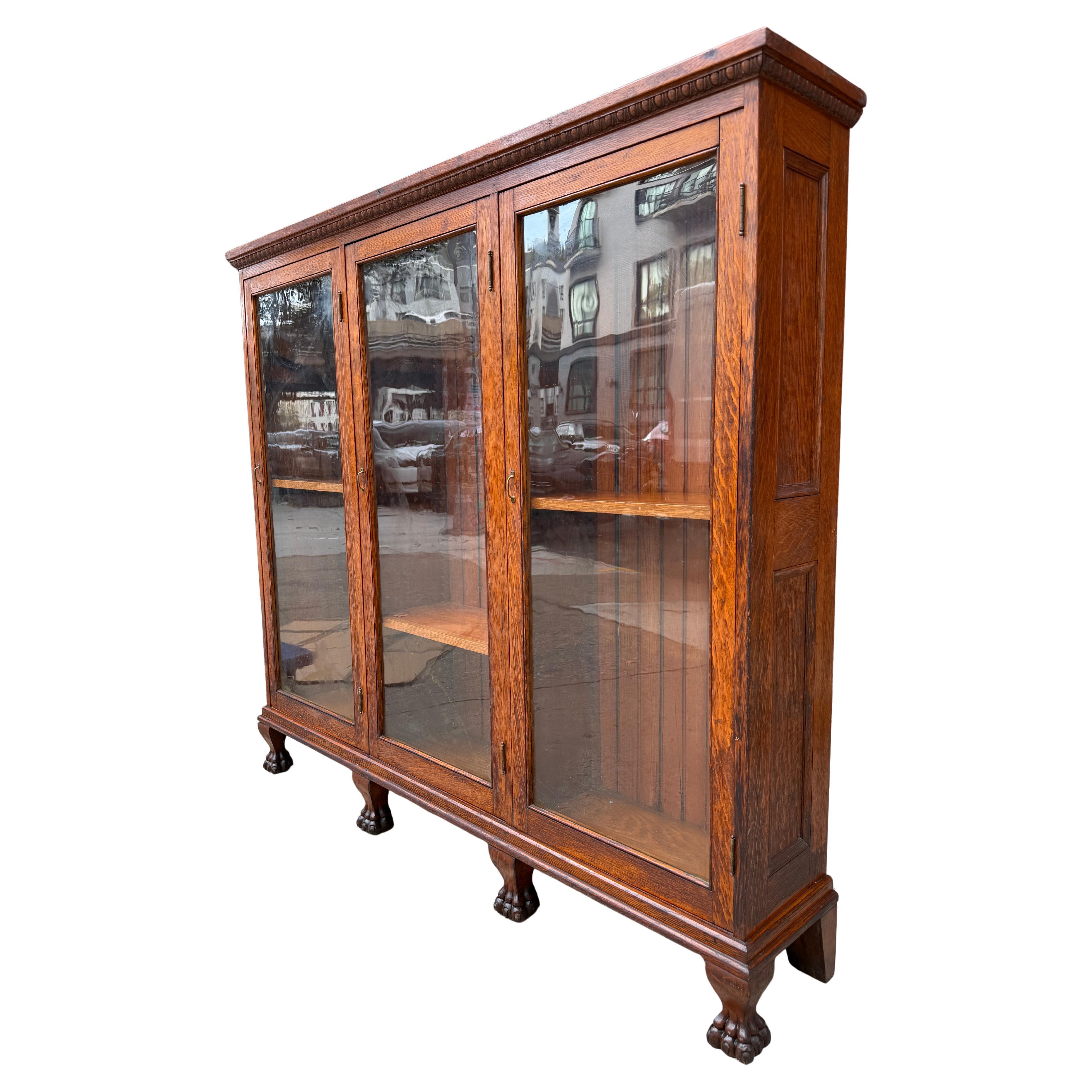 Arts and Crafts Libreria tripla/vetrina in stile Impero e Arti e Mestieri americani in vendita