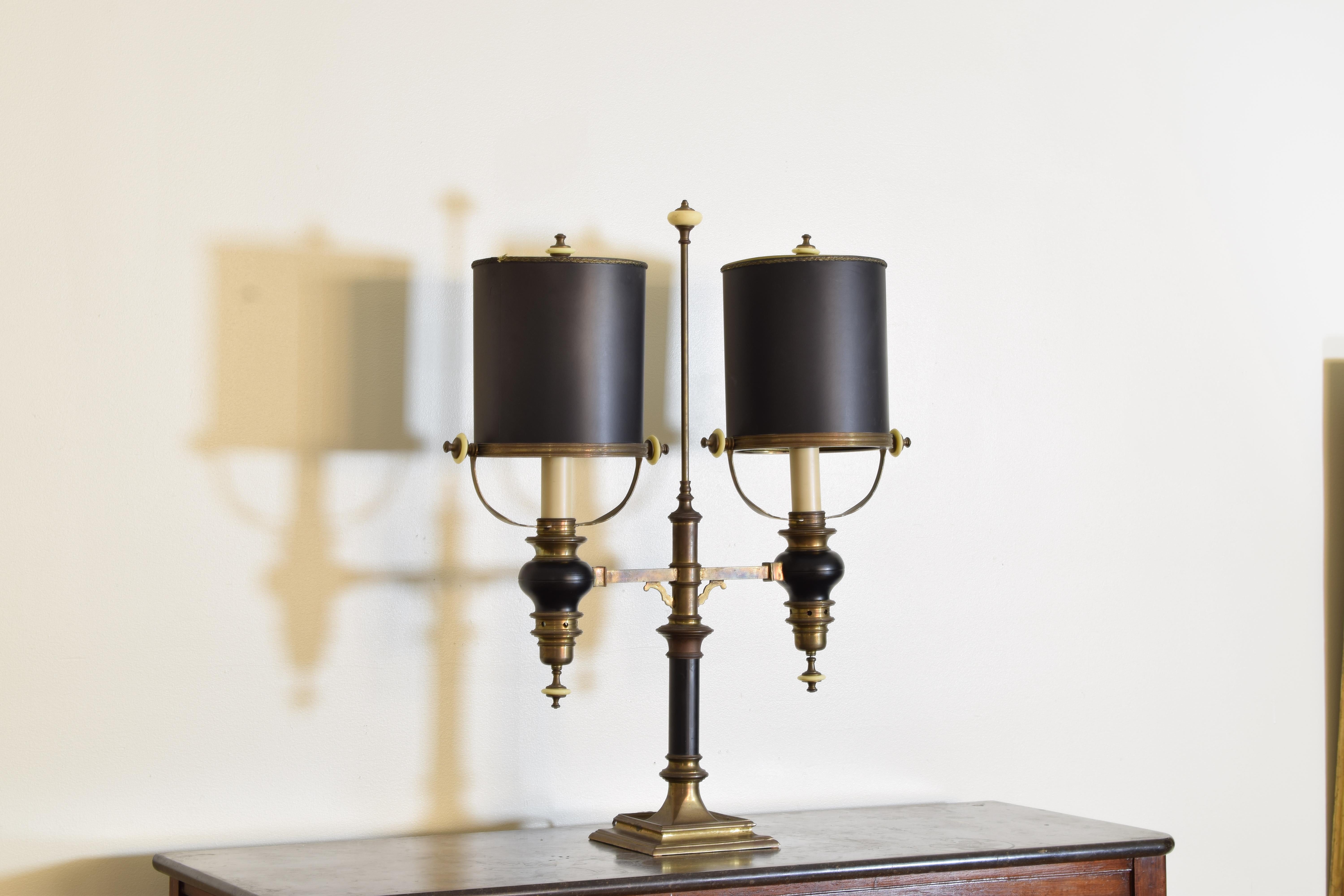 American Empire Style Brass & Black Lacquered 2-Light Study Lamp Early-Mid 20thC In Good Condition In Atlanta, GA