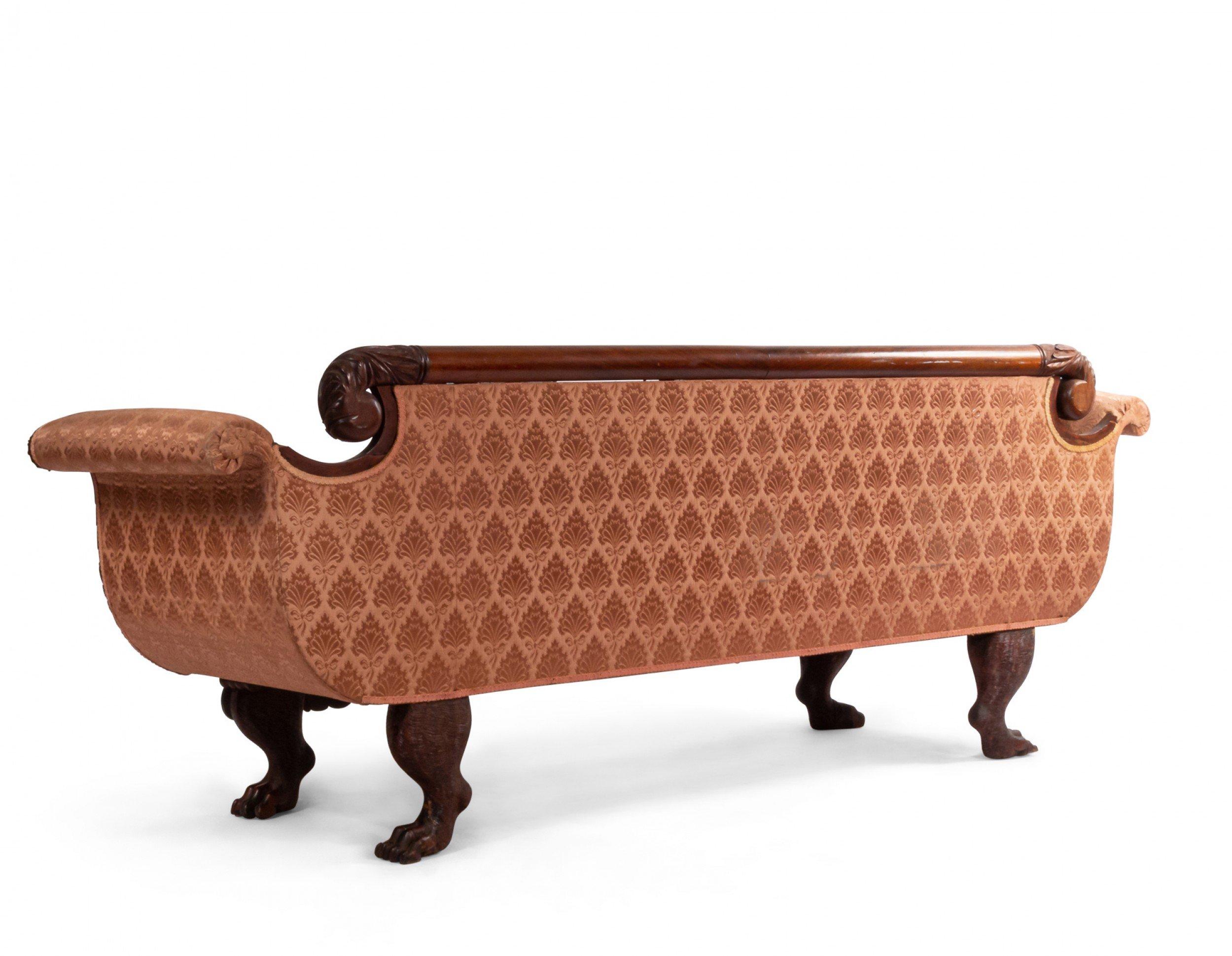Amerikanisches Mahagoni-Sofa im Empire-Stil mit pfirsichfarbener Polsterung (amerikanisch) im Angebot